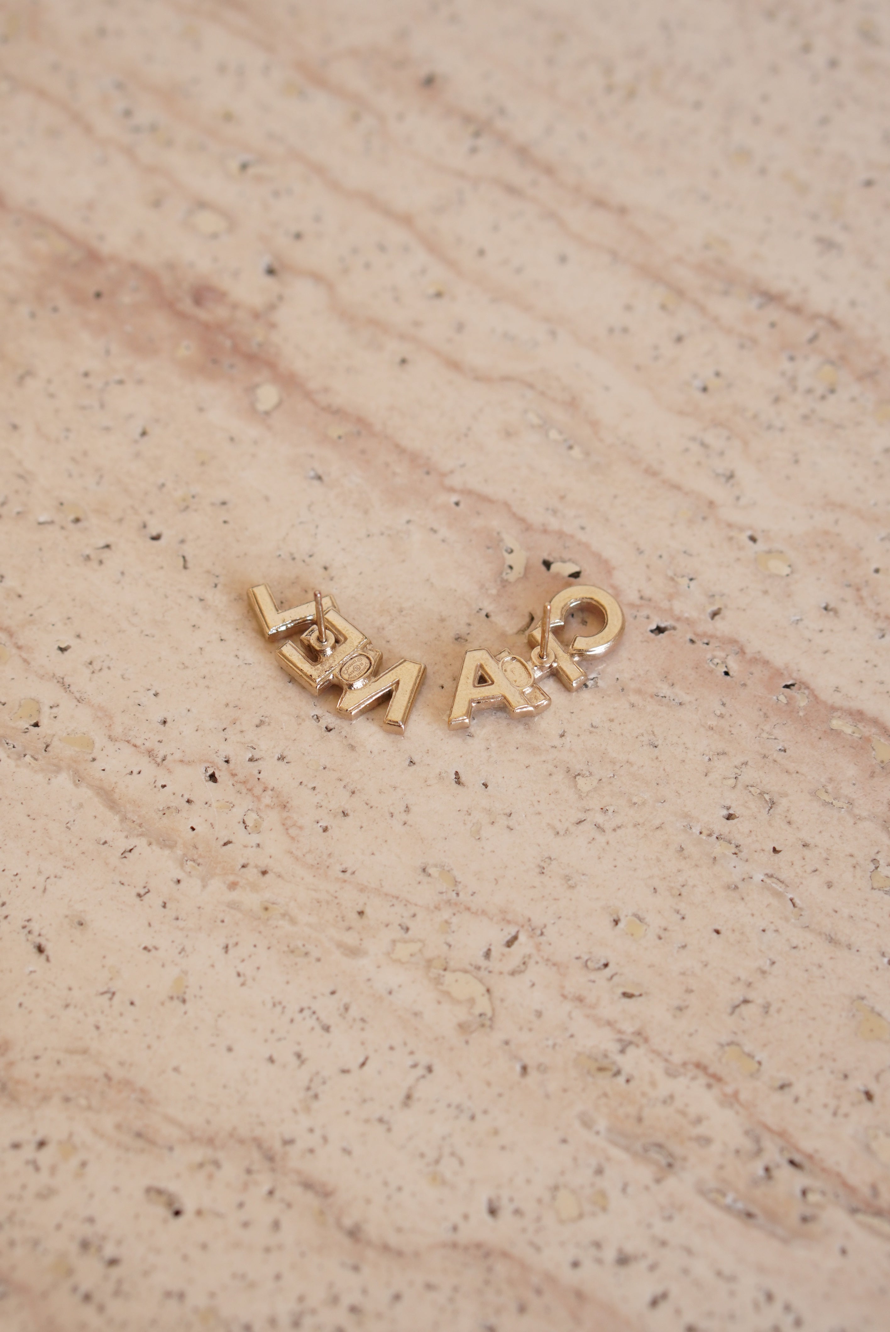 CHANEL EARRINGS A19 B