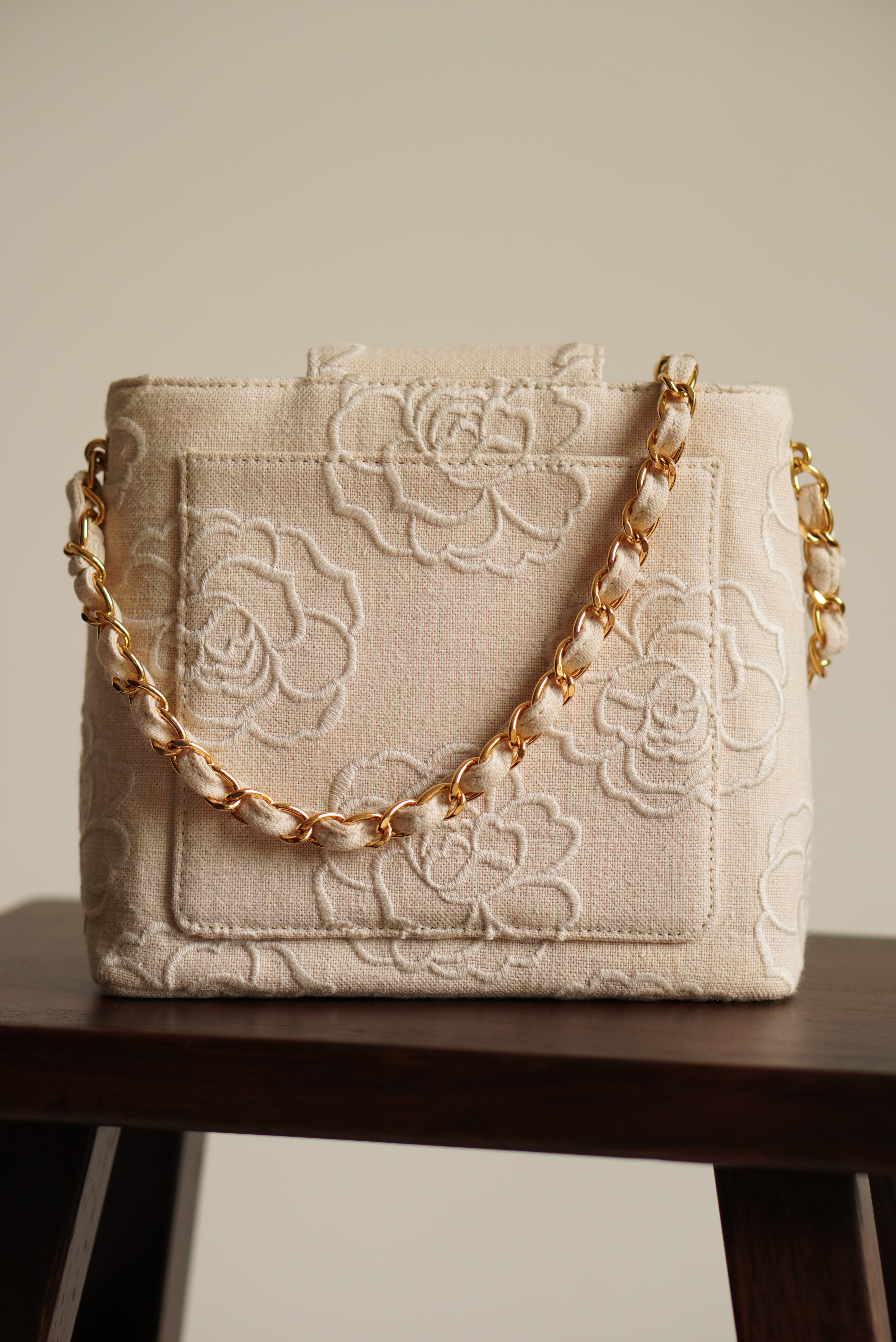 THE MENUE - CHANEL CAMELLIA TURNLOCK SMALL