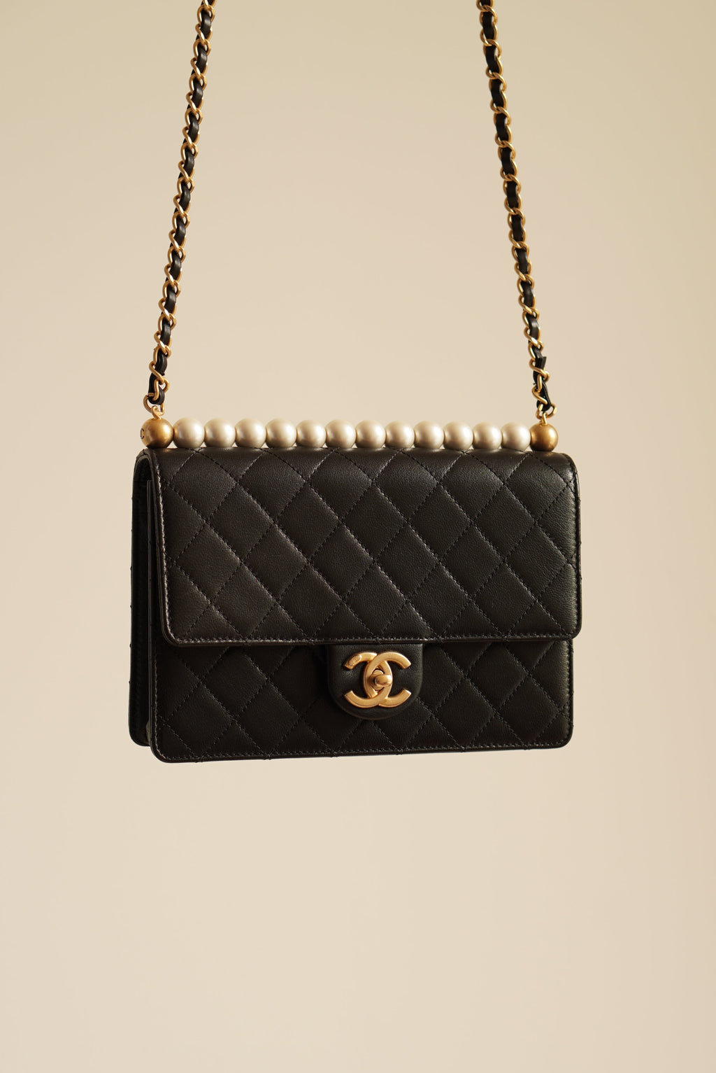 CHANEL 19S CHIC PEARL FLAP BAG | BLACK