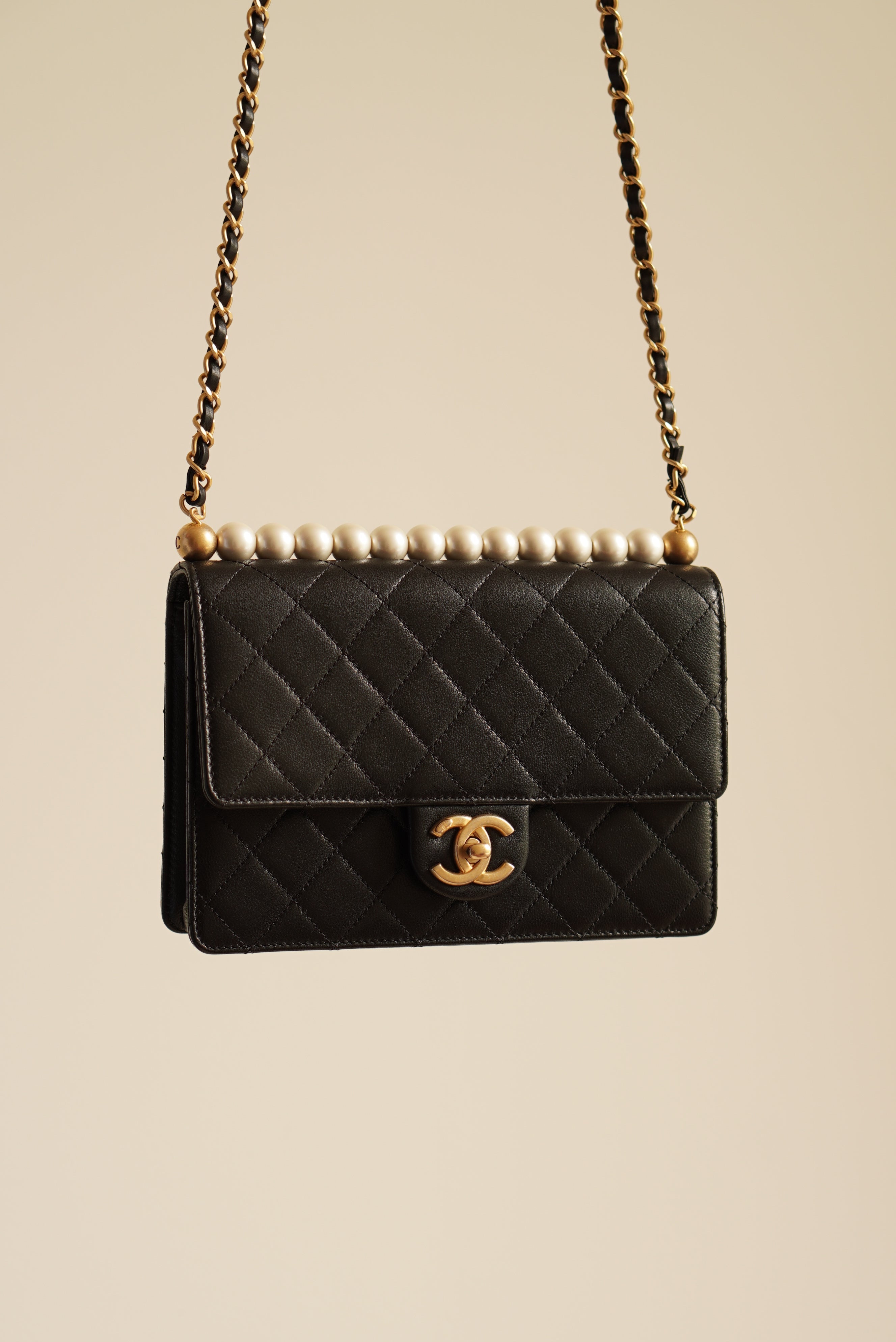 CHANEL 19S CHIC PEARL FLAP BAG | BLACK