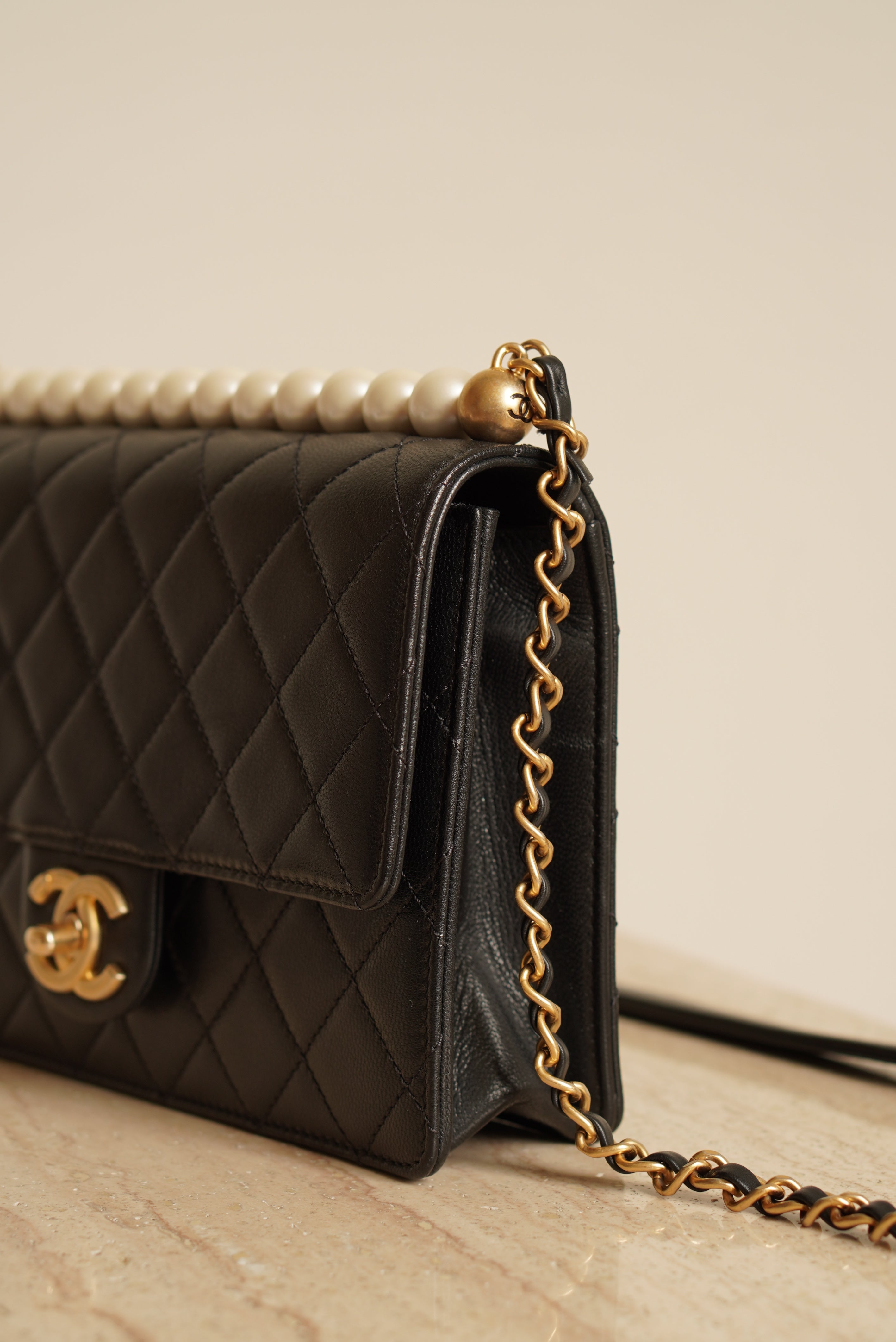 CHANEL 19S CHIC PEARL FLAP BAG | BLACK