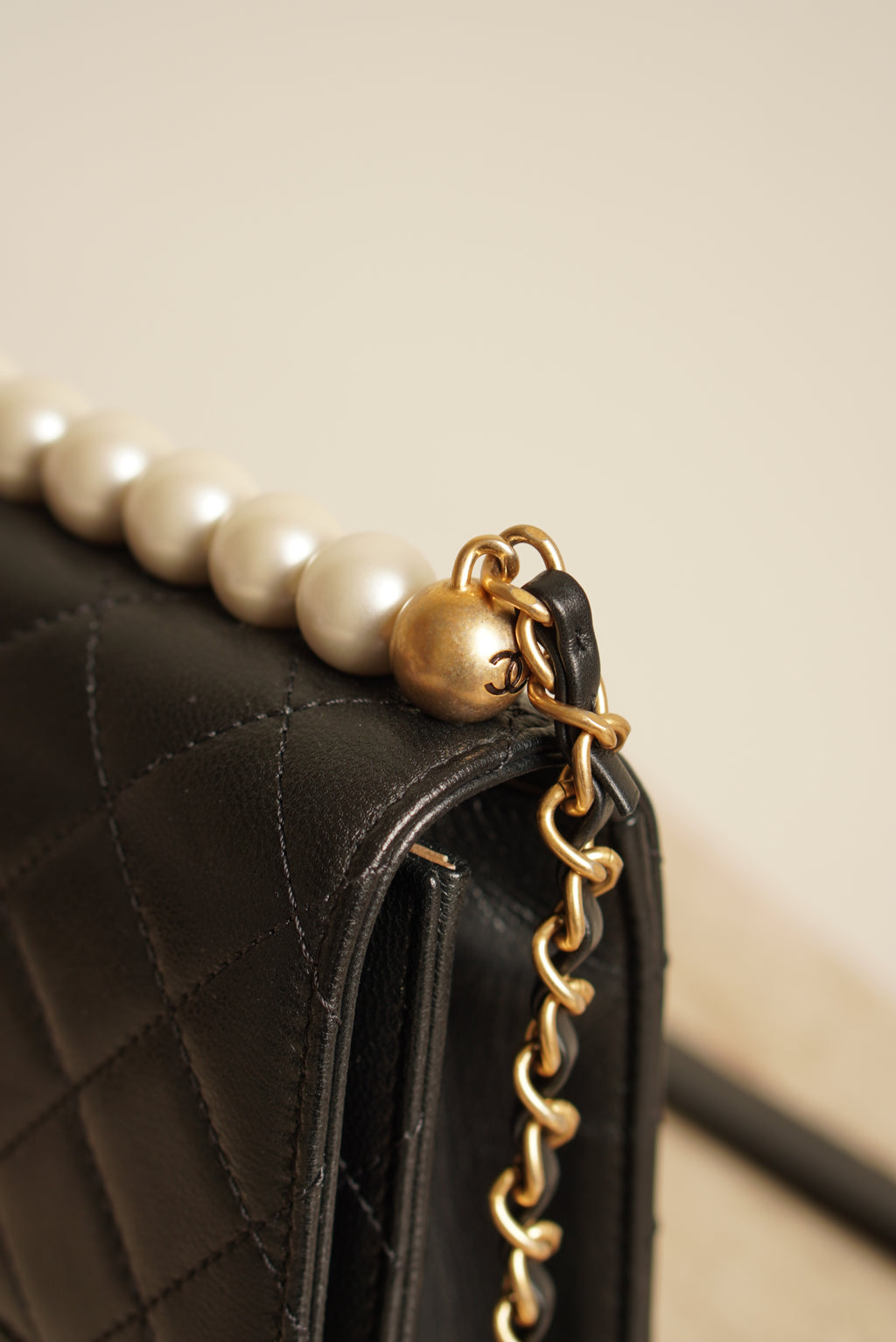 CHANEL 19S CHIC PEARL FLAP BAG | BLACK