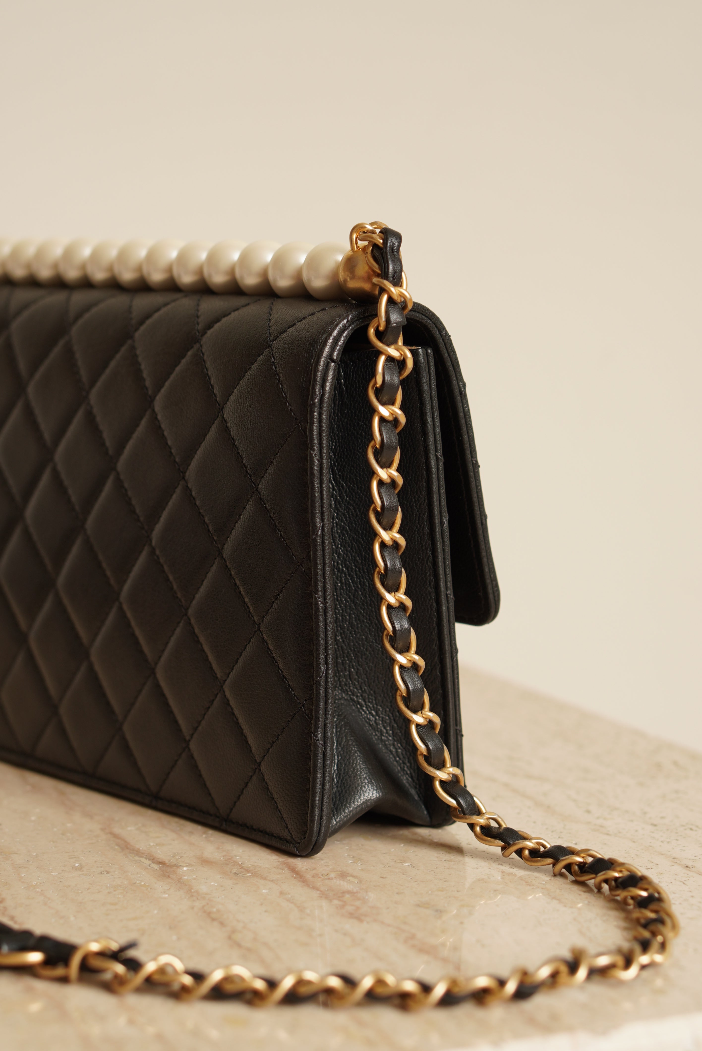 CHANEL 19S CHIC PEARL FLAP BAG | BLACK