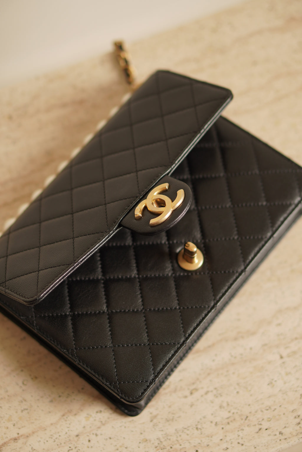 CHANEL 19S CHIC PEARL FLAP BAG | BLACK