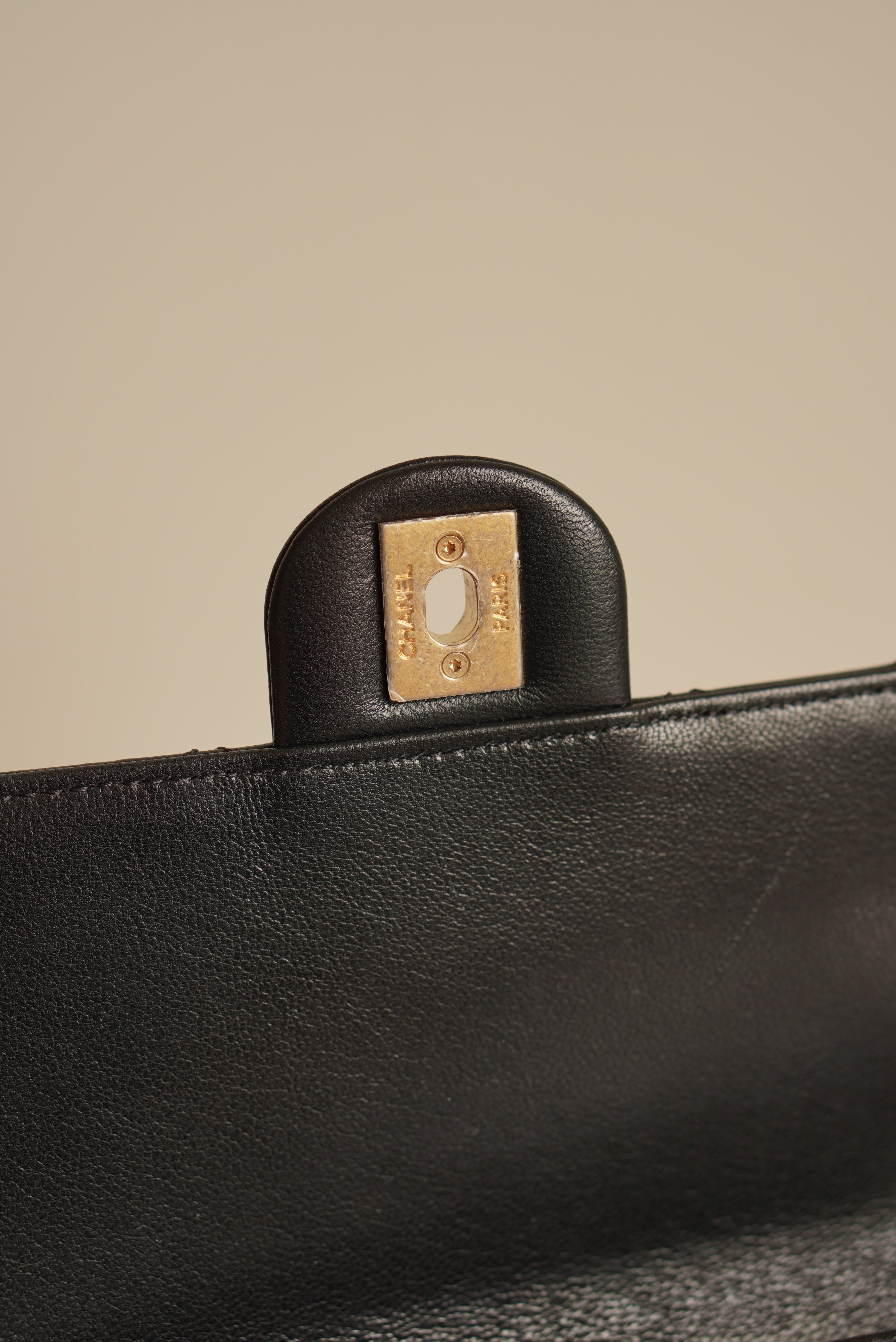 CHANEL 19S CHIC PEARL FLAP BAG | BLACK