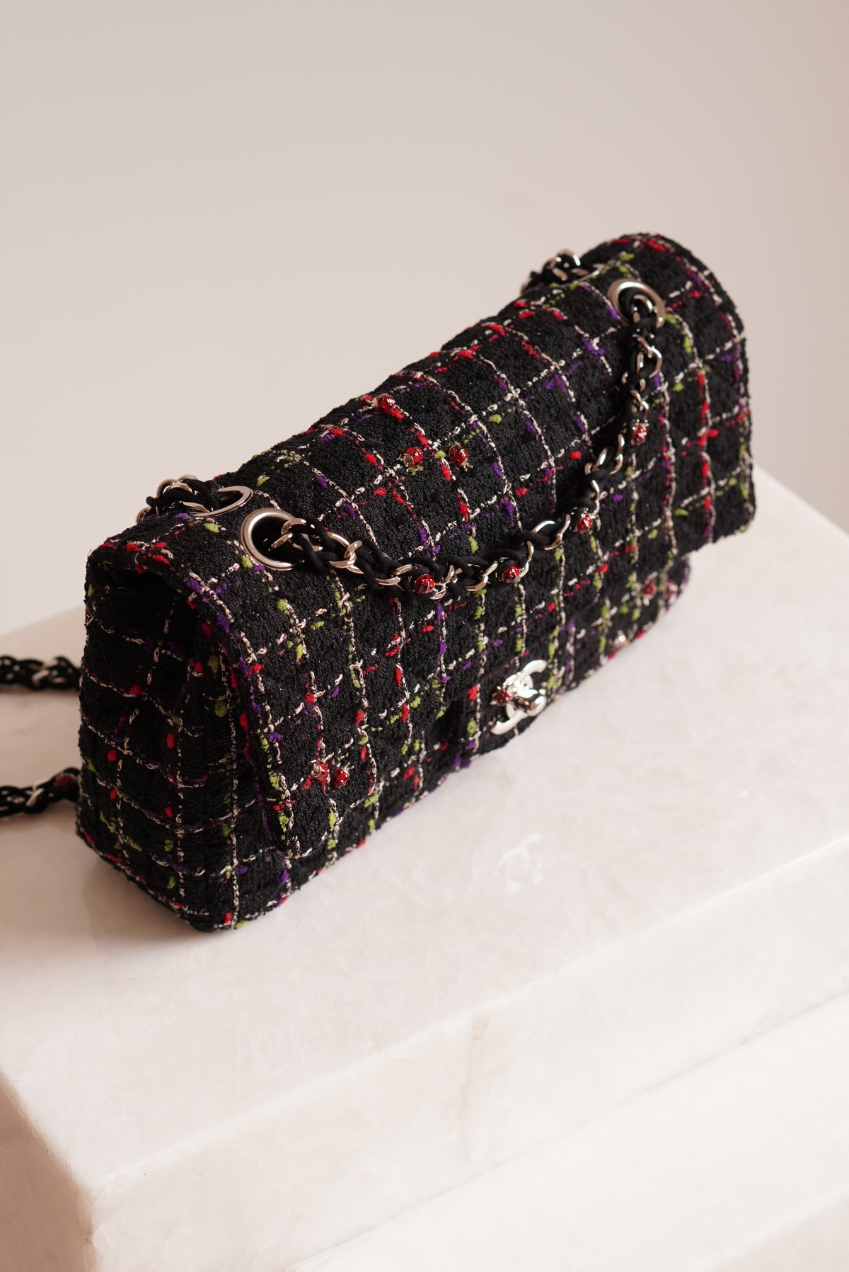 CHANEL CLASSIC 11P MEDIUM SINGLE FLAP LADY BUG | COLORFUL TWEED
