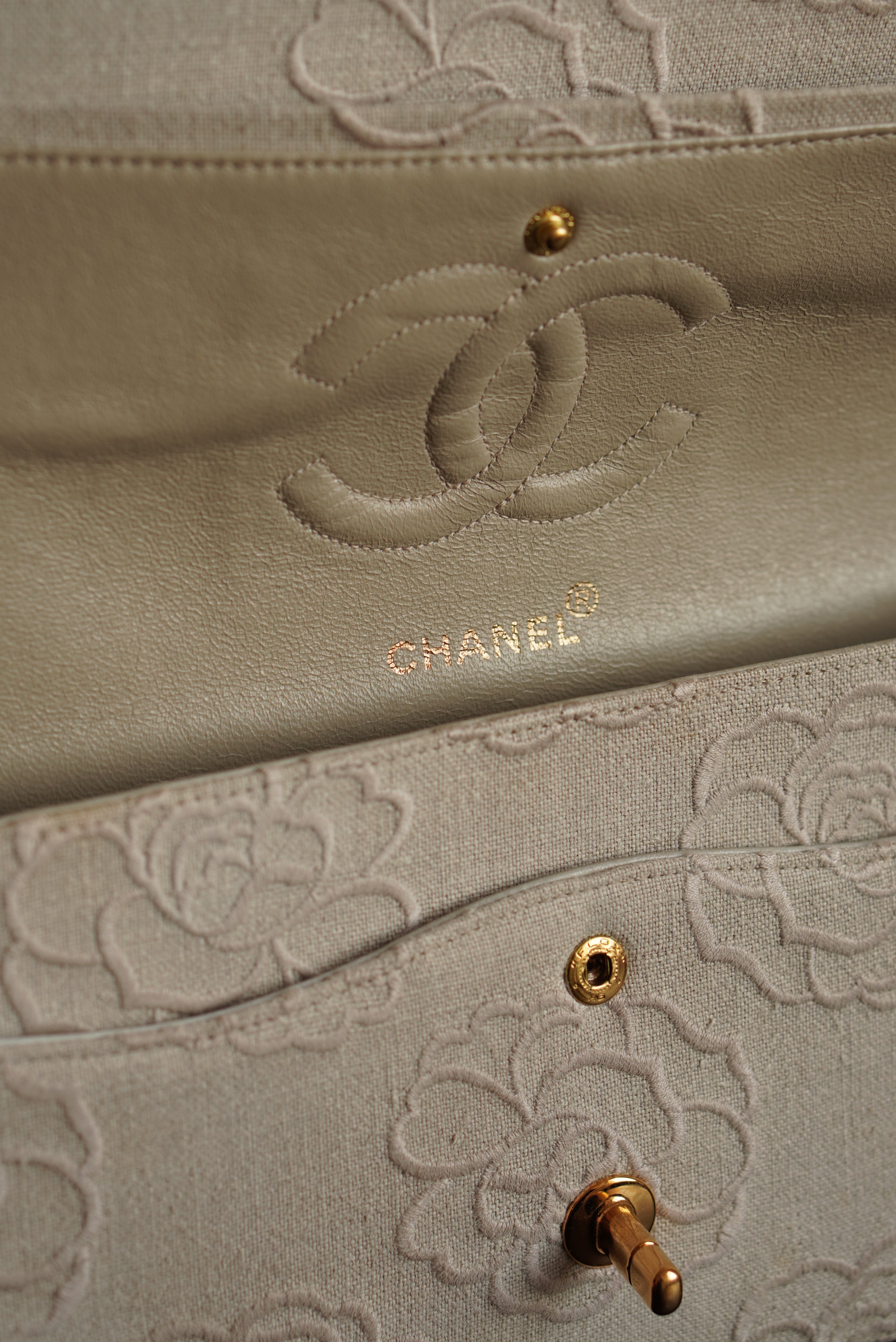 CHANEL CLASSIC CAMELLIA MEDIUM DOUBLE FLAP