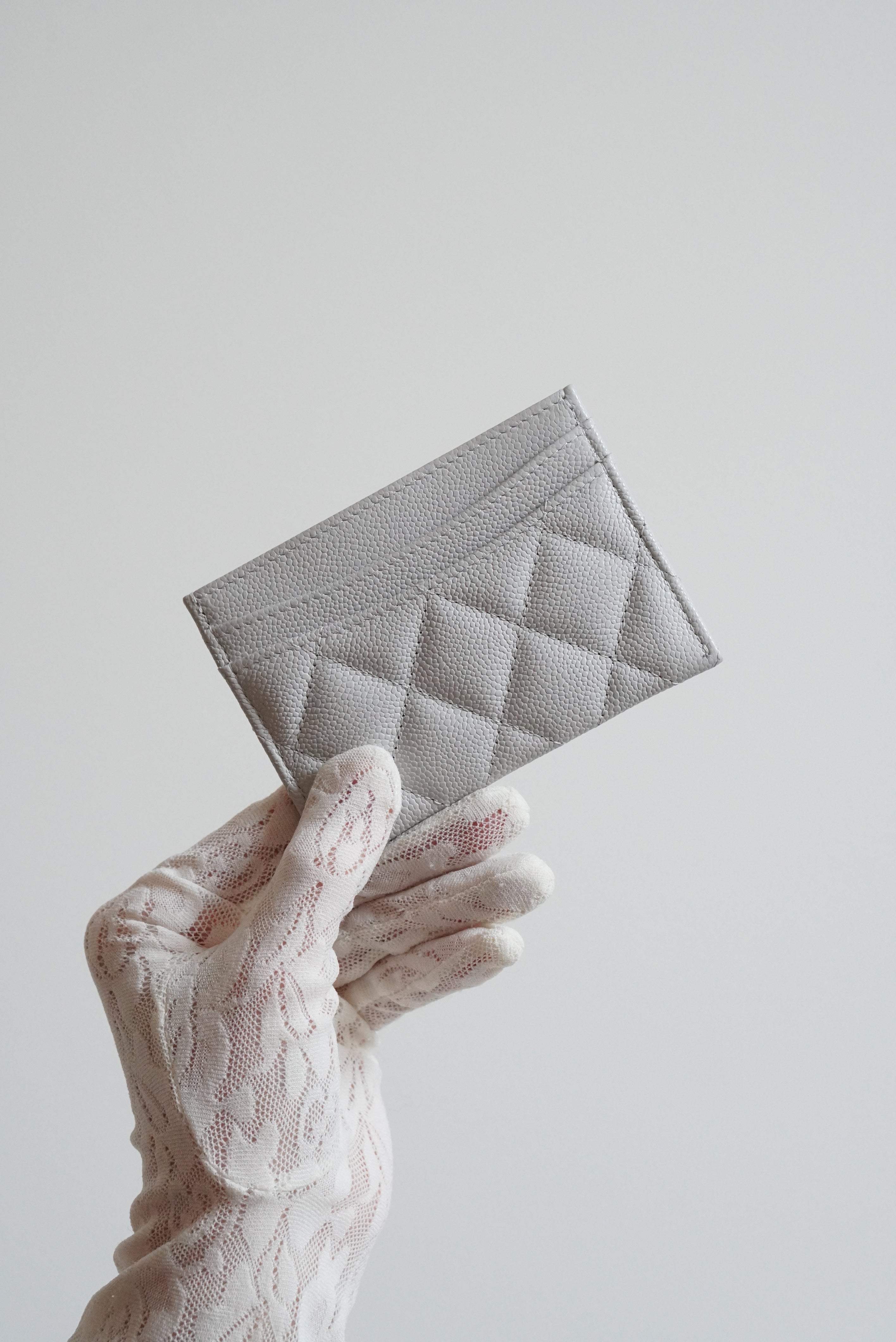 CHANEL 25C CLASSIC CARD HOLDER | LIGHT GREY