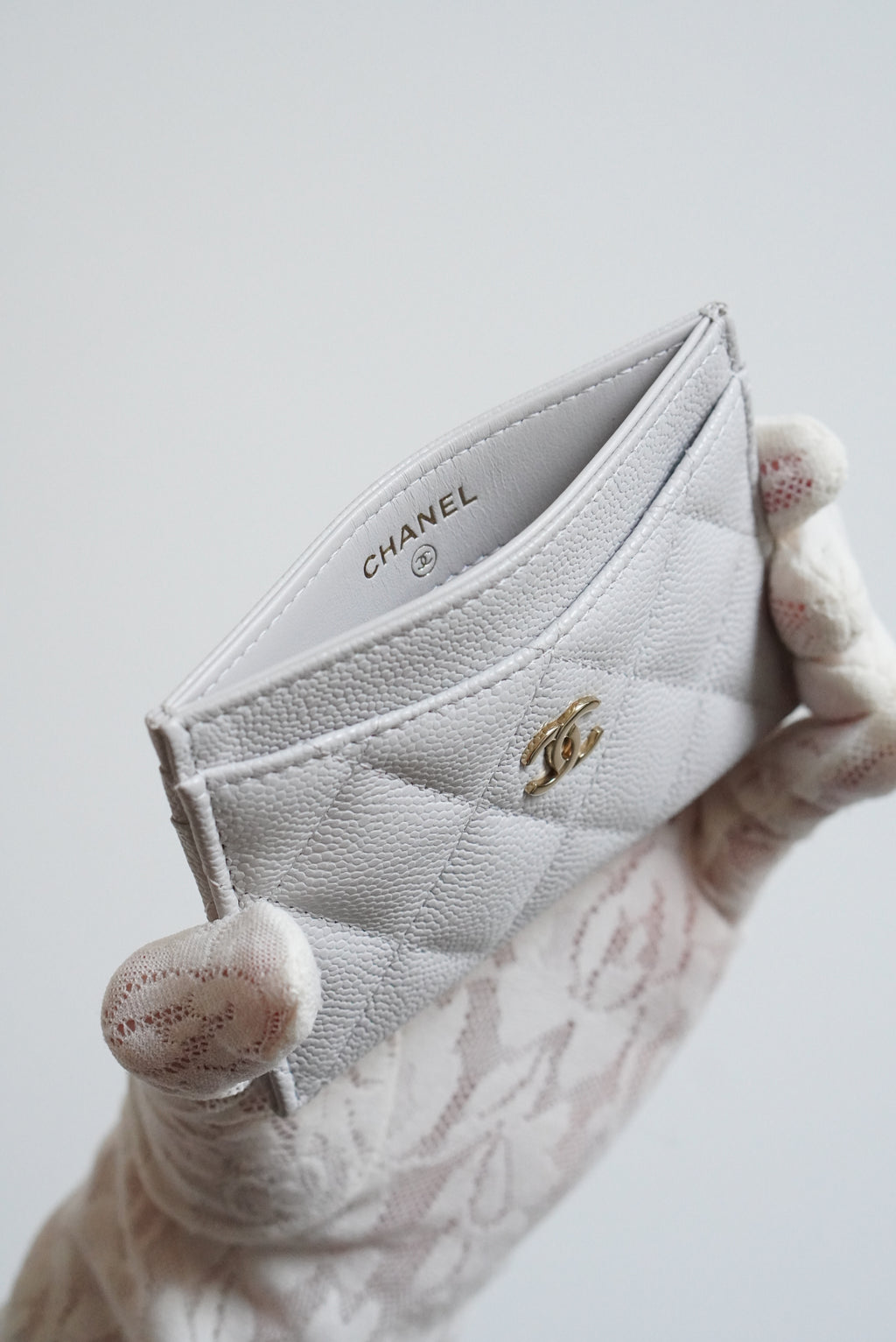 CHANEL 25C CLASSIC CARD HOLDER | LIGHT GREY