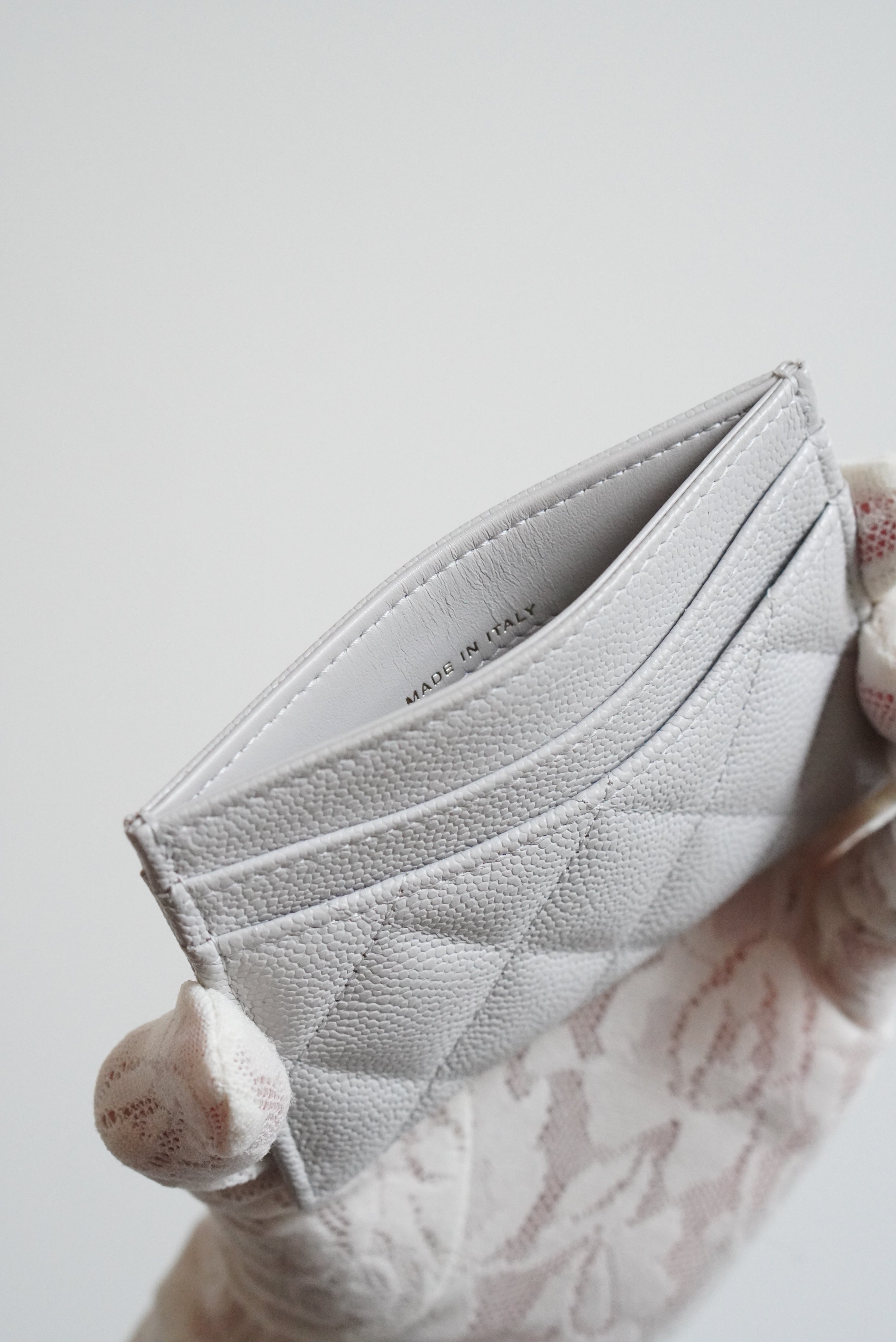 CHANEL 25C CLASSIC CARD HOLDER | LIGHT GREY