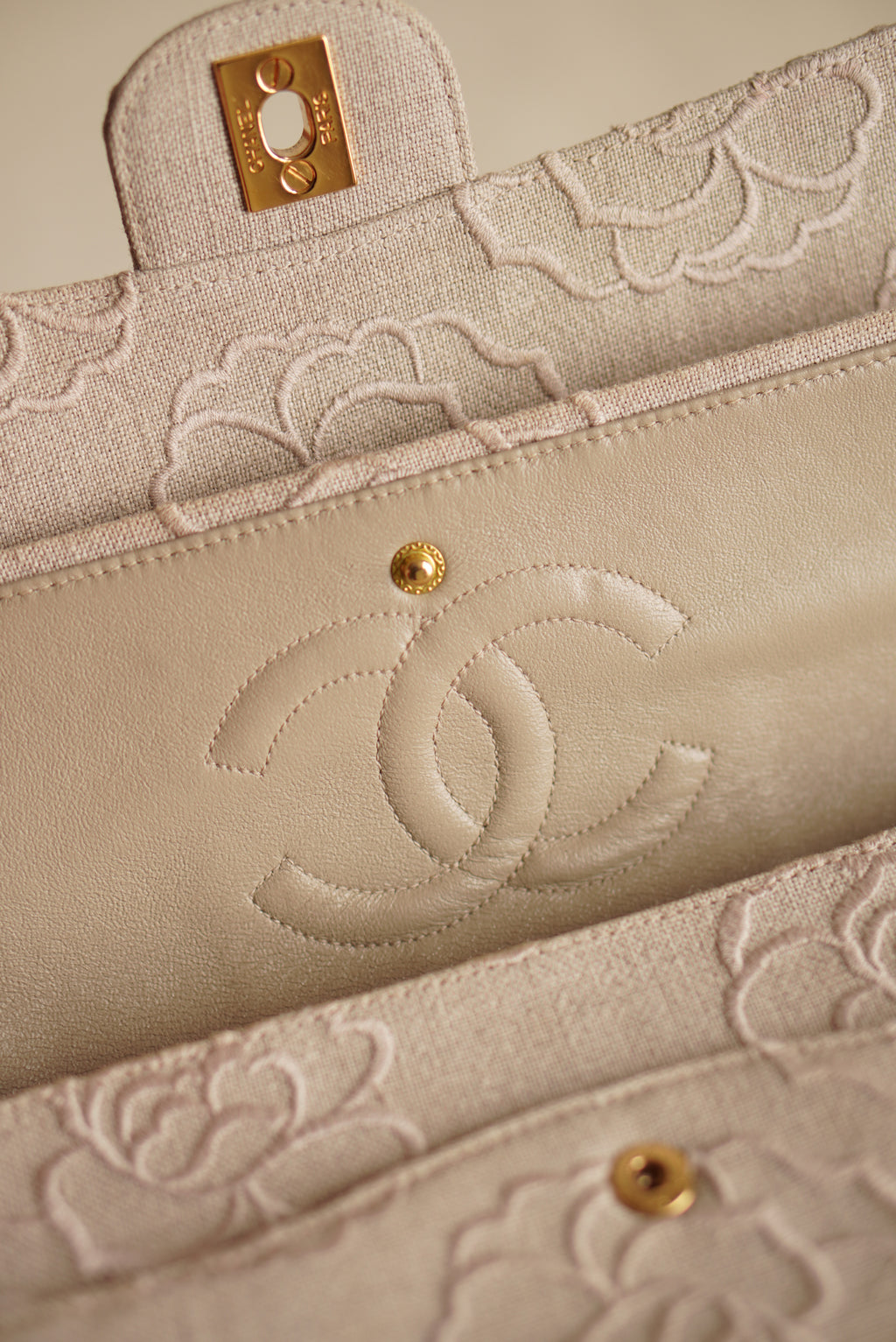 CHANEL CLASSIC CAMELLIA MEDIUM DOUBLE FLAP