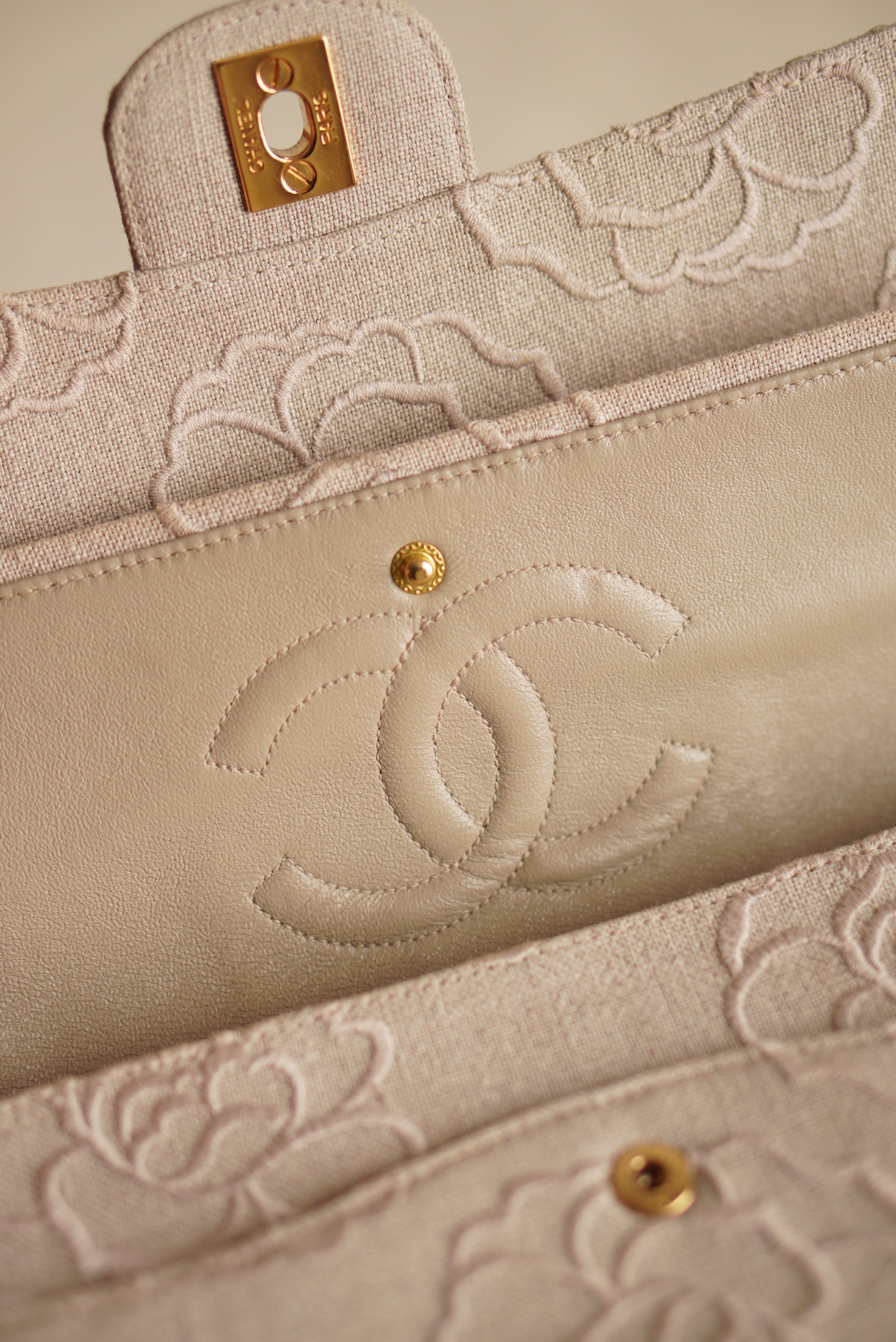 CHANEL CLASSIC CAMELLIA MEDIUM DOUBLE FLAP
