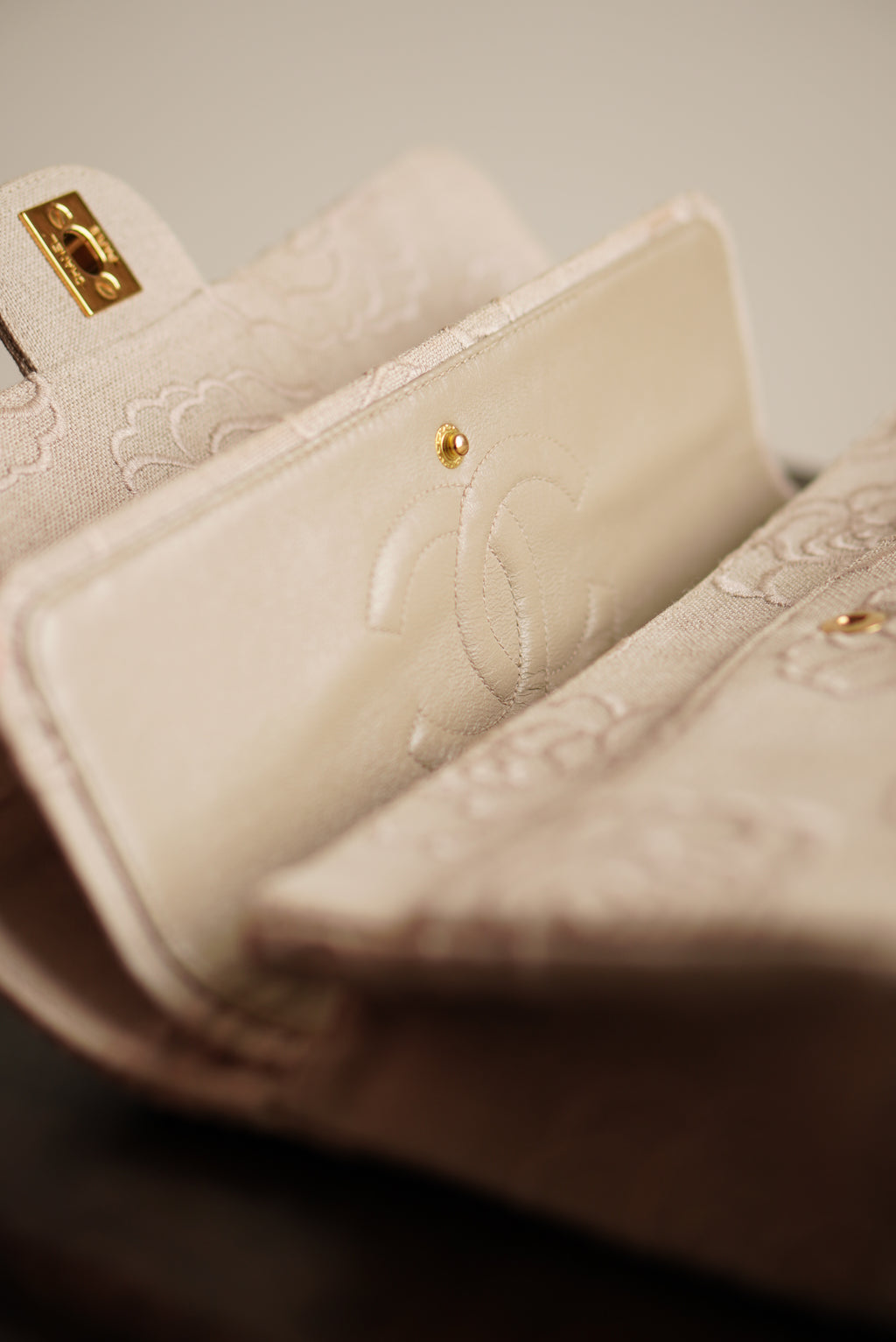 CHANEL CLASSIC CAMELLIA MEDIUM DOUBLE FLAP