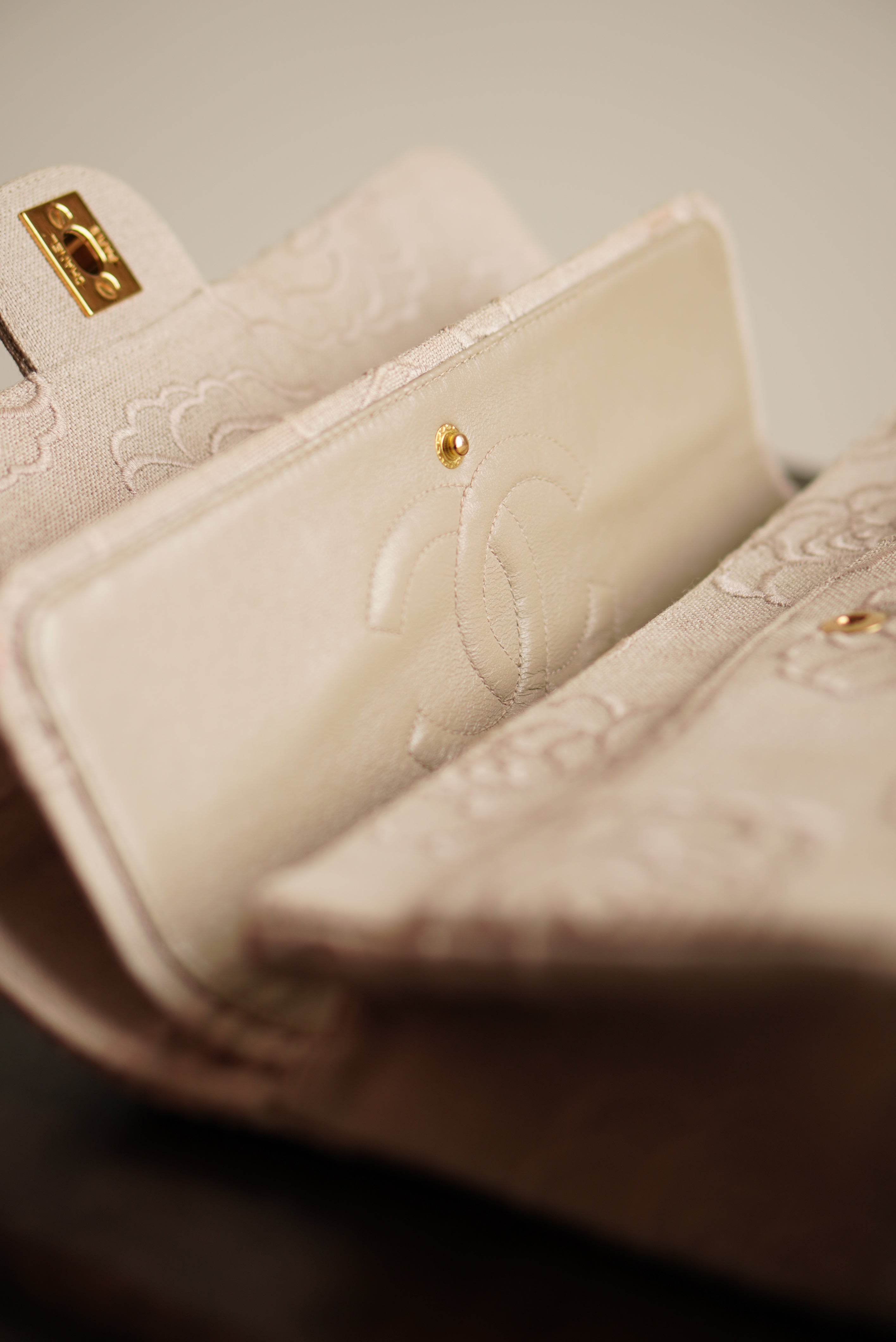 CHANEL CLASSIC CAMELLIA MEDIUM DOUBLE FLAP