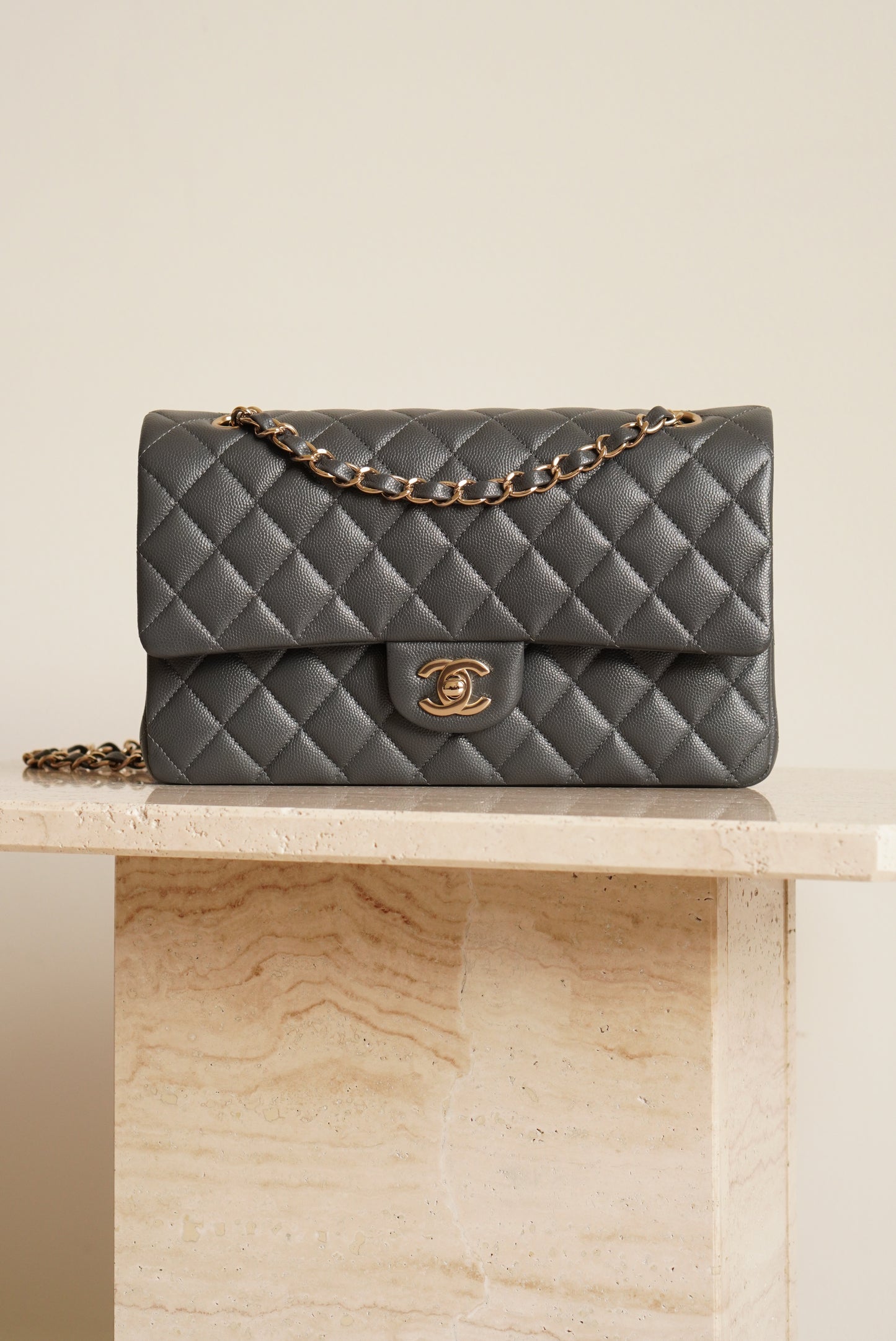 CHANEL CLASSIC 21B MEDIUM DOUBLE FLAP | DARK GREY