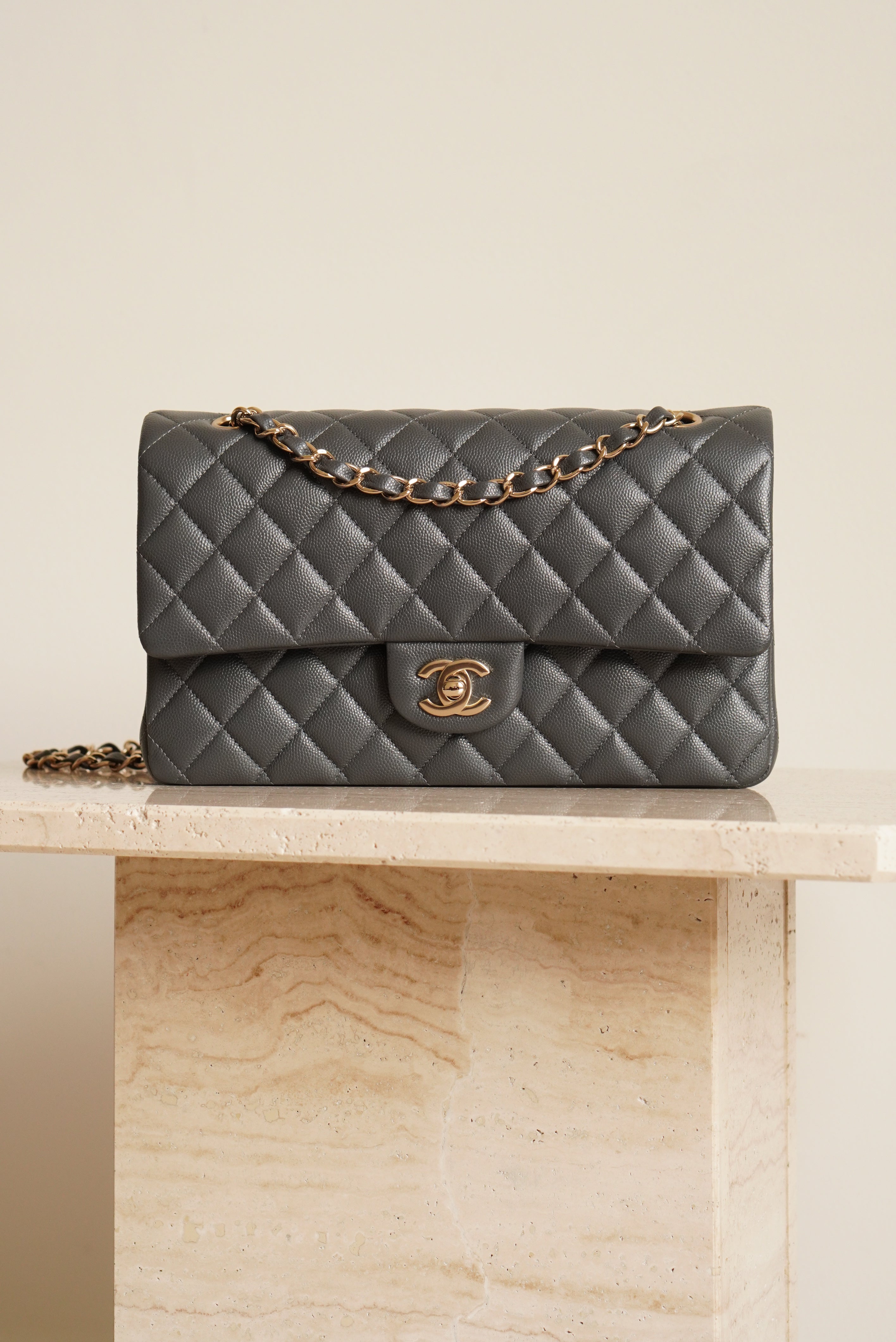 CHANEL CLASSIC 21B MEDIUM DOUBLE FLAP | DARK GREY