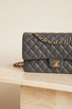 CHANEL CLASSIC 21B MEDIUM DOUBLE FLAP | DARK GREY