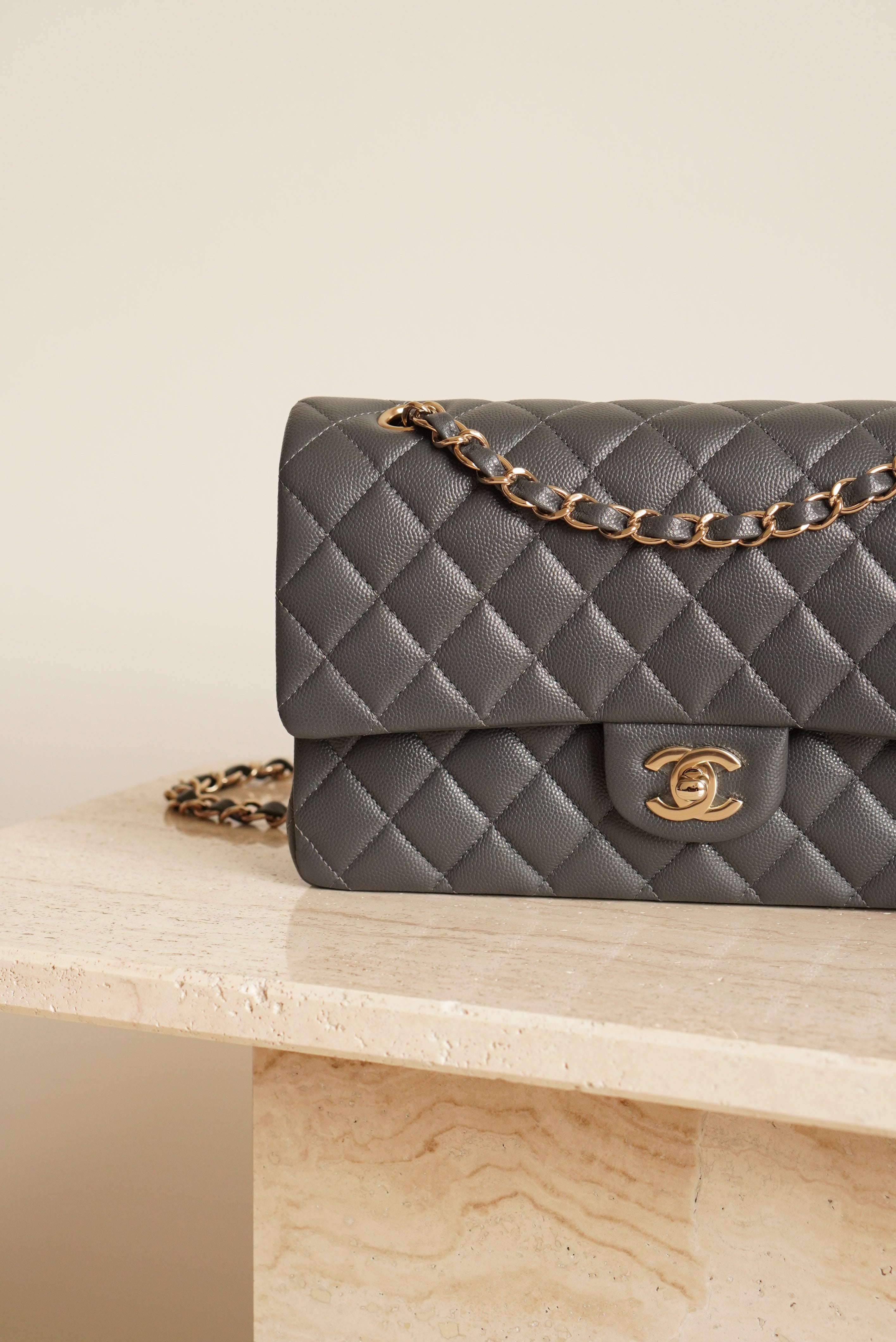 CHANEL CLASSIC 21B MEDIUM DOUBLE FLAP | DARK GREY