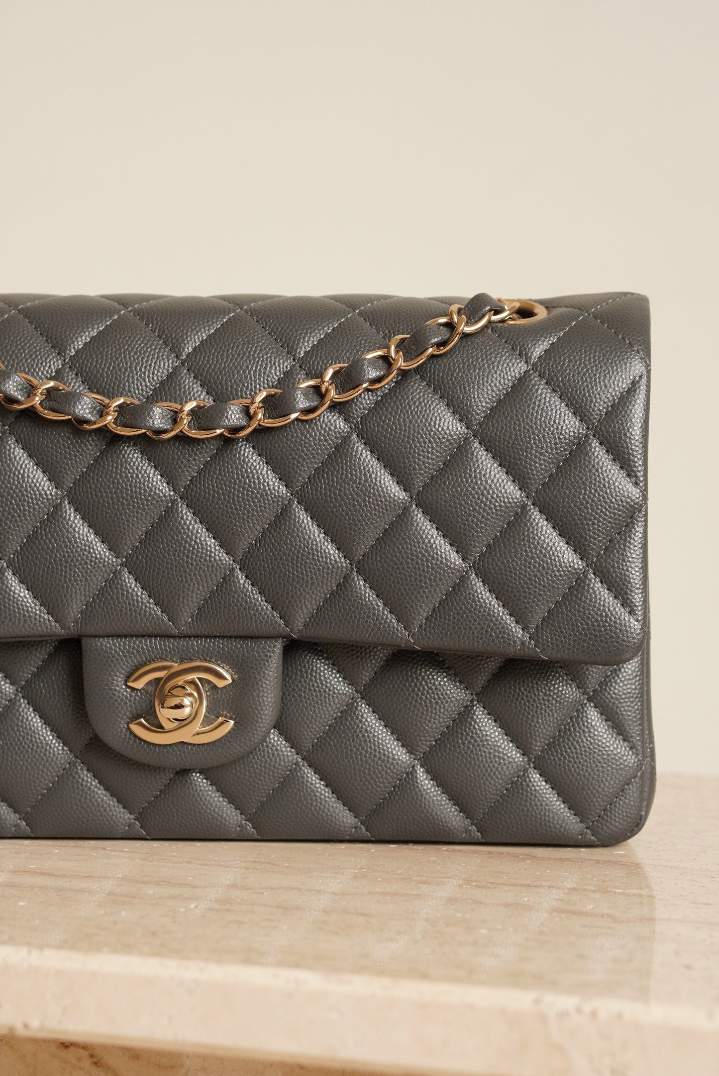 CHANEL CLASSIC 21B MEDIUM DOUBLE FLAP | DARK GREY