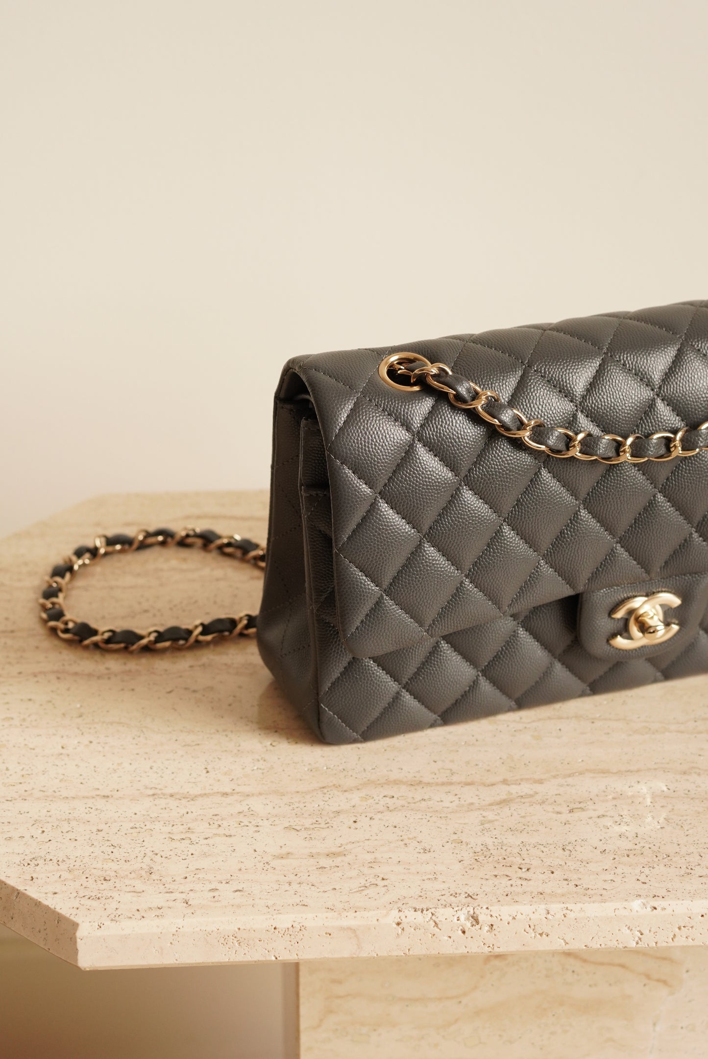 CHANEL CLASSIC 21B MEDIUM DOUBLE FLAP | DARK GREY