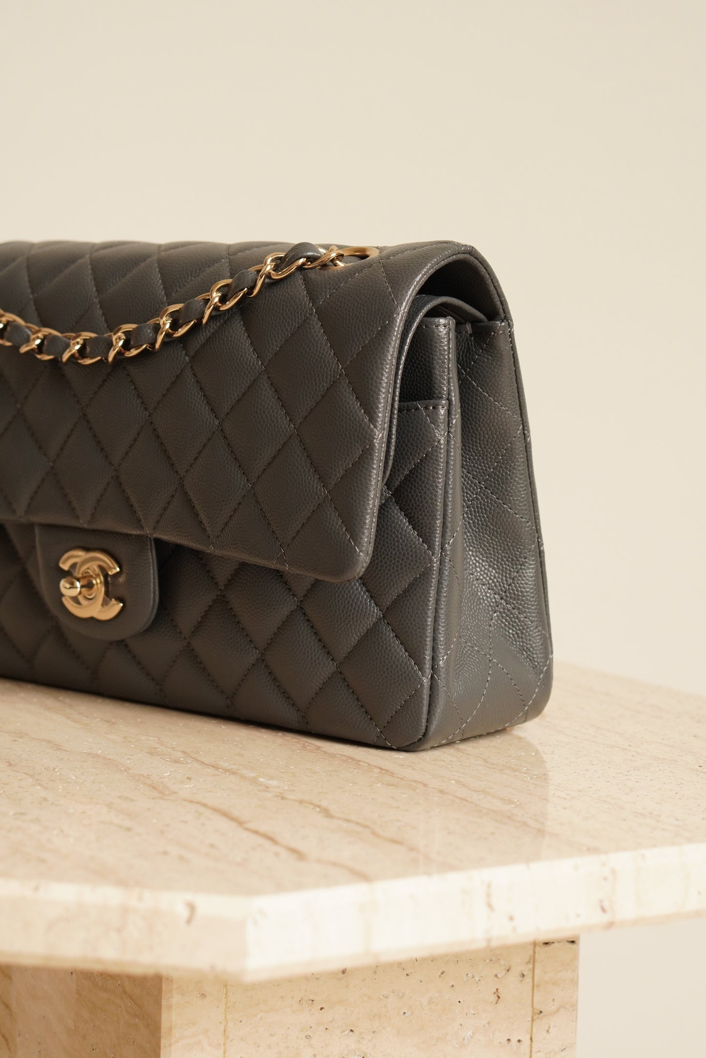 CHANEL CLASSIC 21B MEDIUM DOUBLE FLAP | DARK GREY