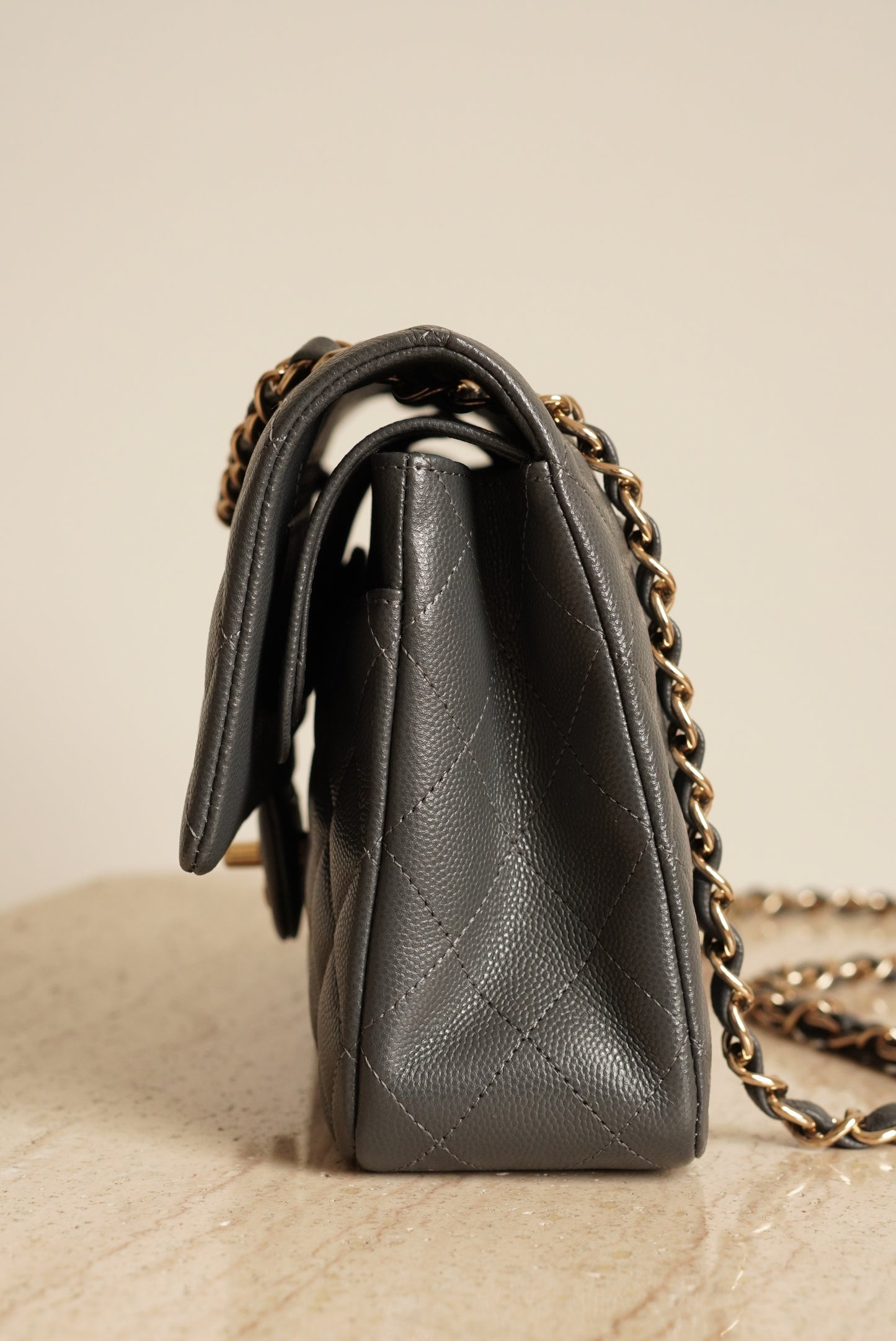 CHANEL CLASSIC 21B MEDIUM DOUBLE FLAP | DARK GREY