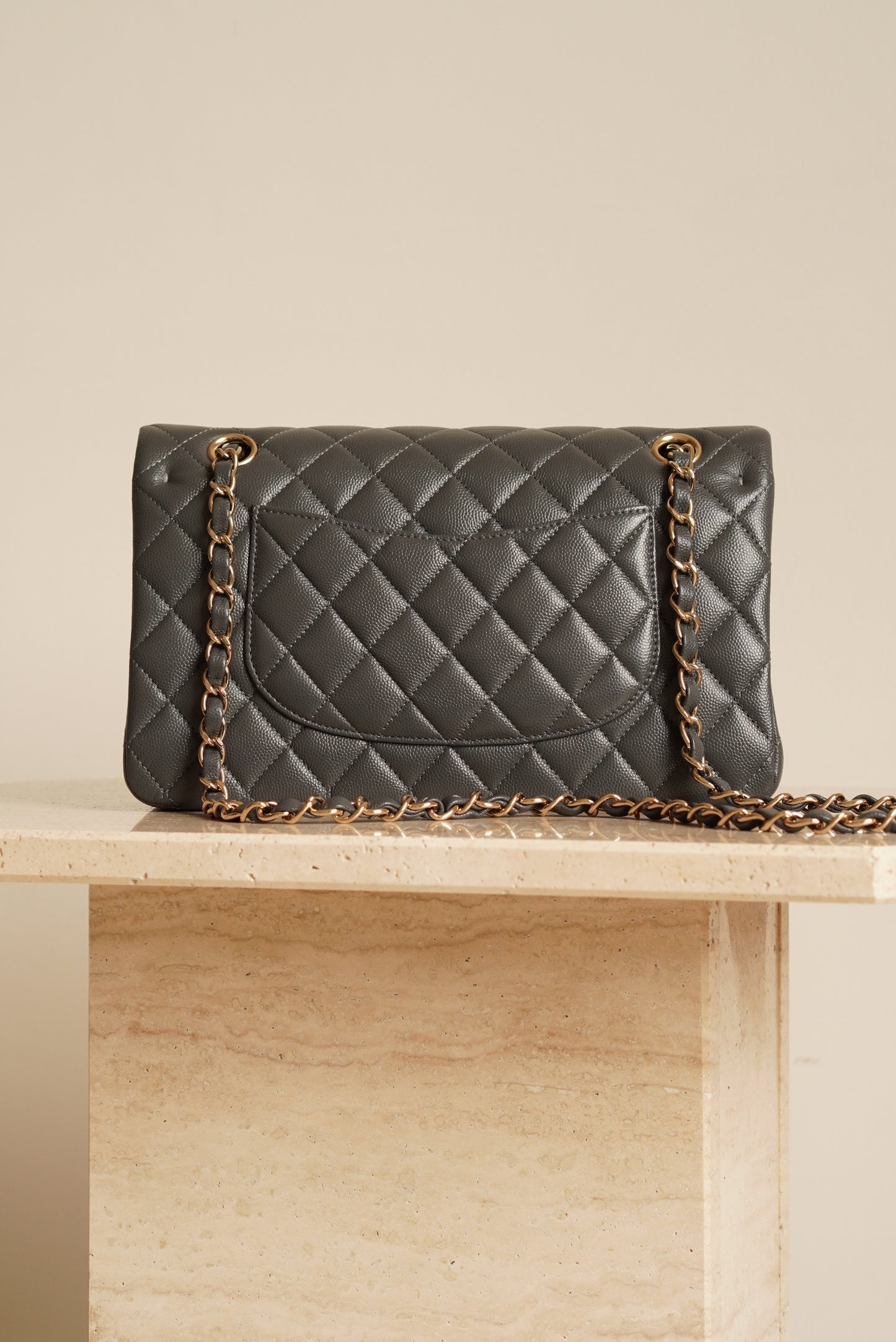 CHANEL CLASSIC 21B MEDIUM DOUBLE FLAP | DARK GREY