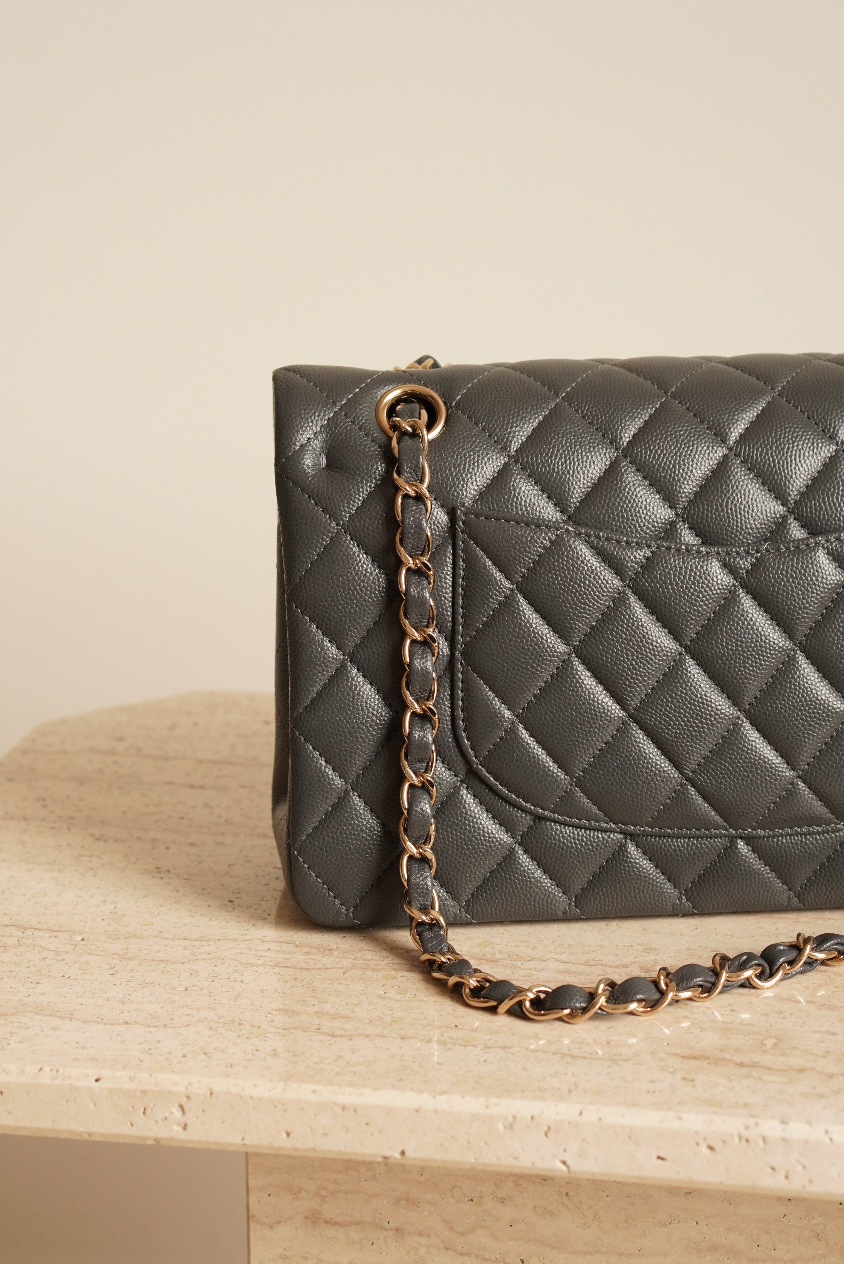 CHANEL CLASSIC 21B MEDIUM DOUBLE FLAP | DARK GREY