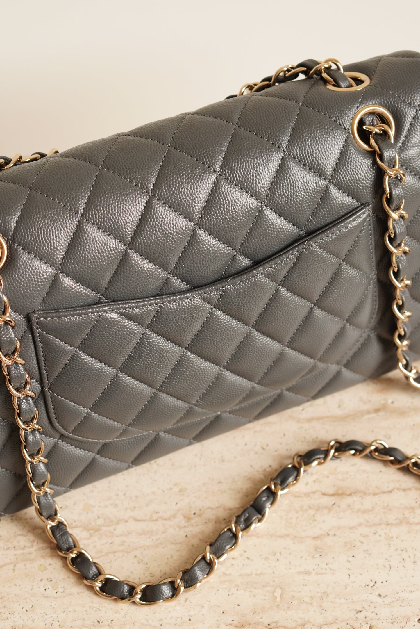 CHANEL CLASSIC 21B MEDIUM DOUBLE FLAP | DARK GREY