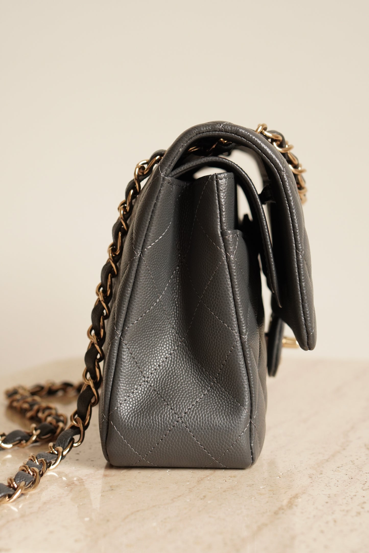 CHANEL CLASSIC 21B MEDIUM DOUBLE FLAP | DARK GREY