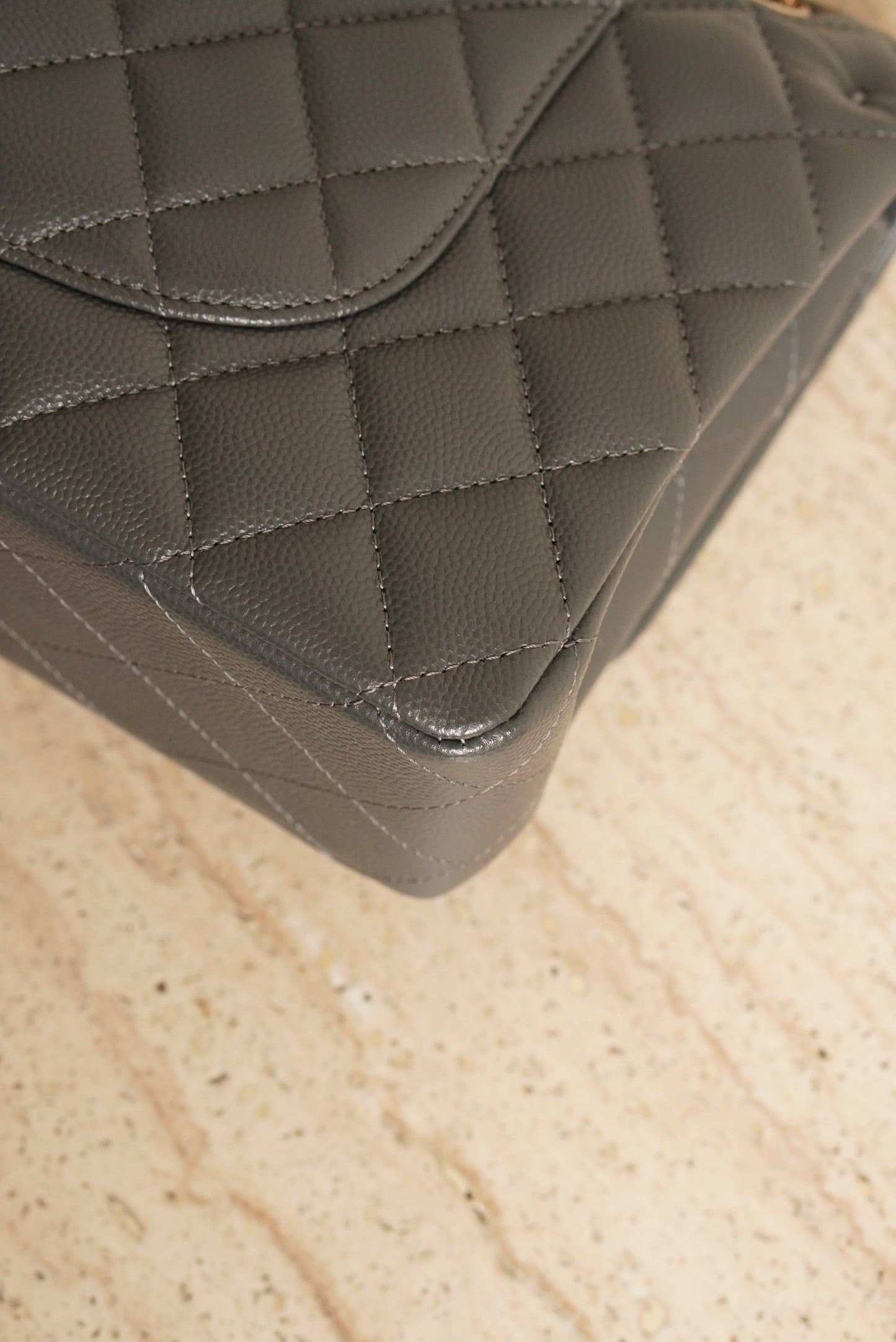 CHANEL CLASSIC 21B MEDIUM DOUBLE FLAP | DARK GREY