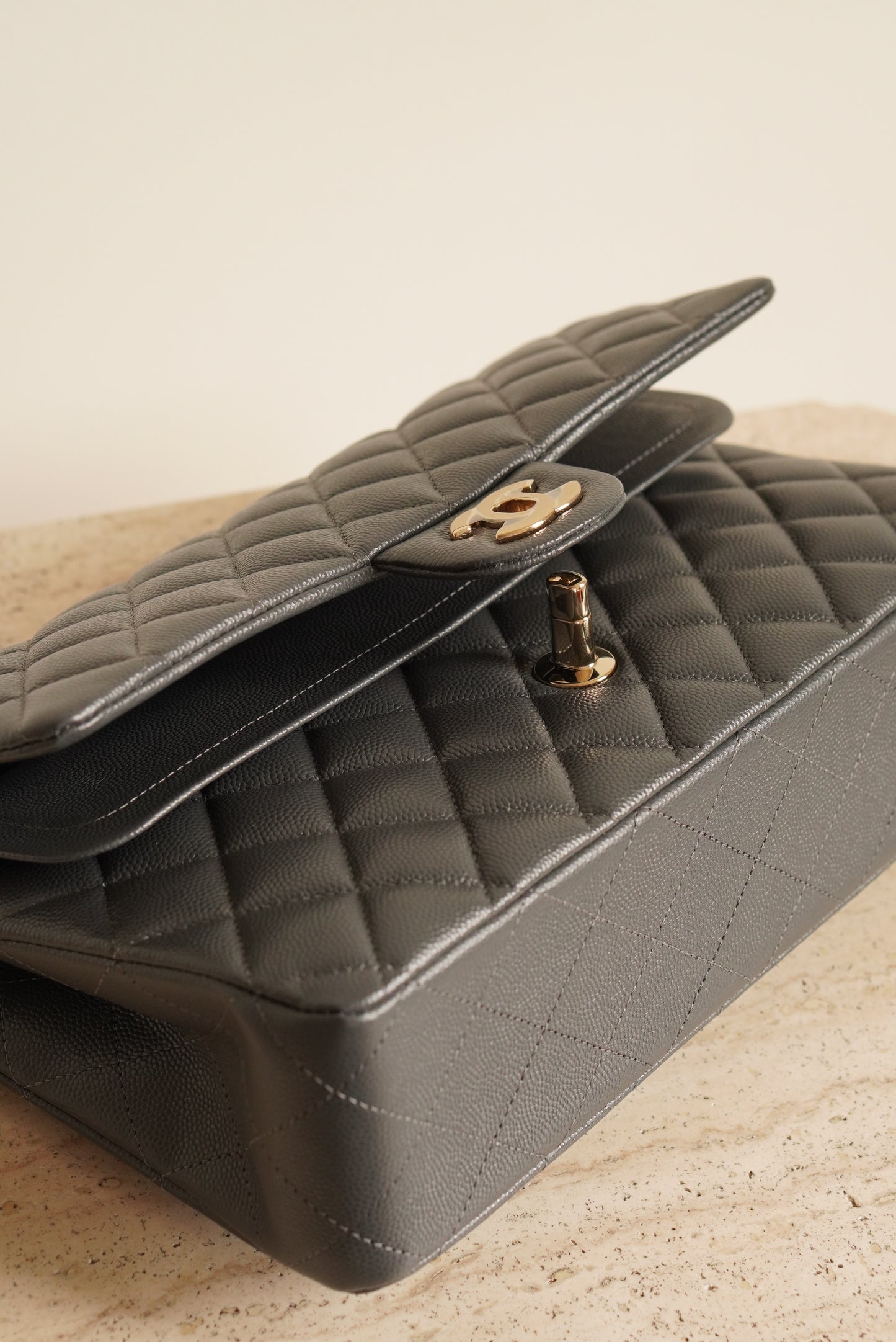 CHANEL CLASSIC 21B MEDIUM DOUBLE FLAP | DARK GREY