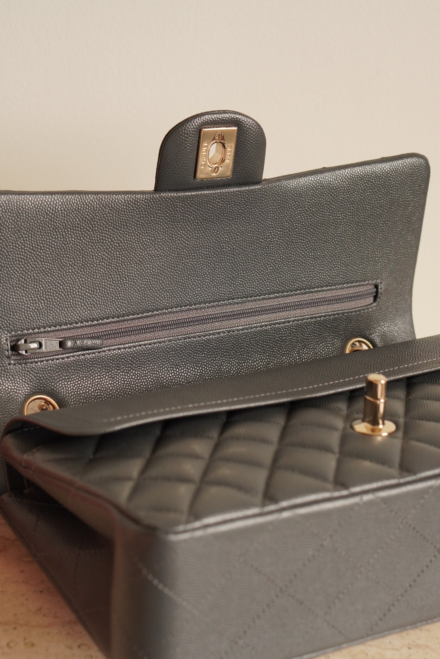 CHANEL CLASSIC 21B MEDIUM DOUBLE FLAP | DARK GREY