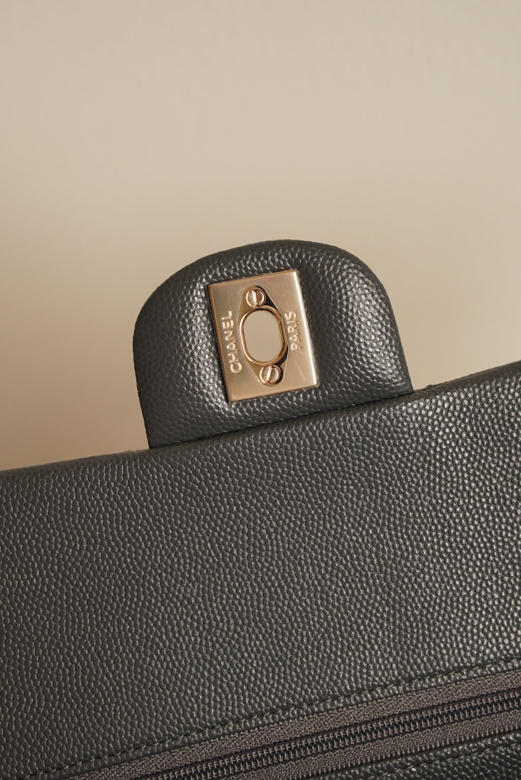 CHANEL CLASSIC 21B MEDIUM DOUBLE FLAP | DARK GREY