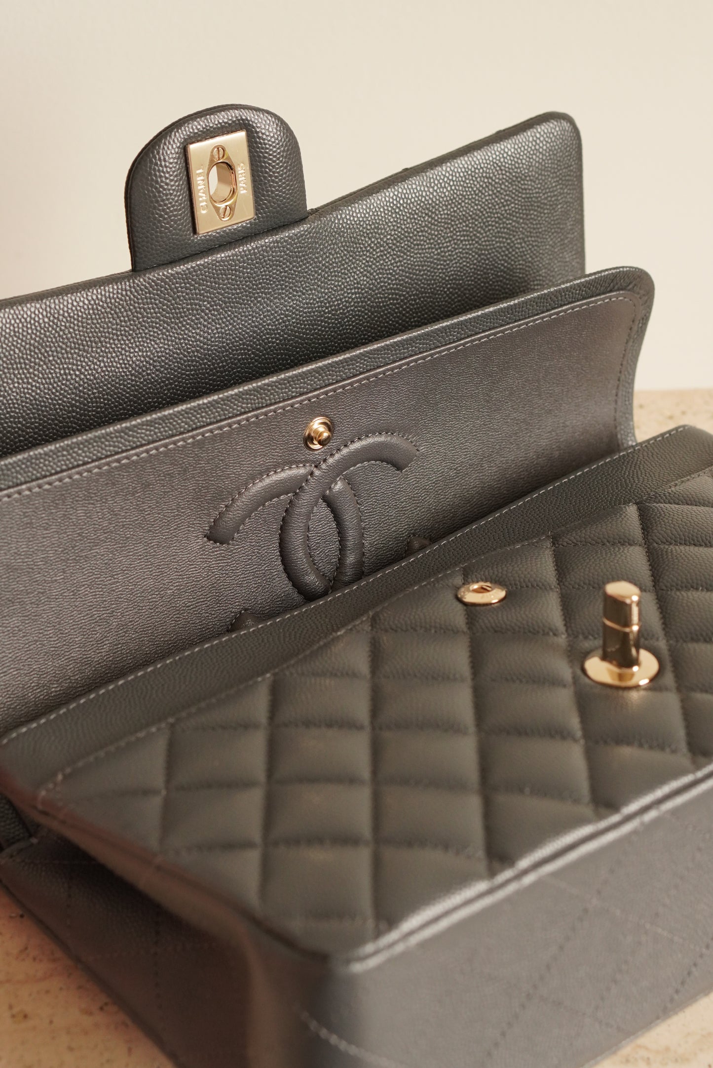 CHANEL CLASSIC 21B MEDIUM DOUBLE FLAP | DARK GREY