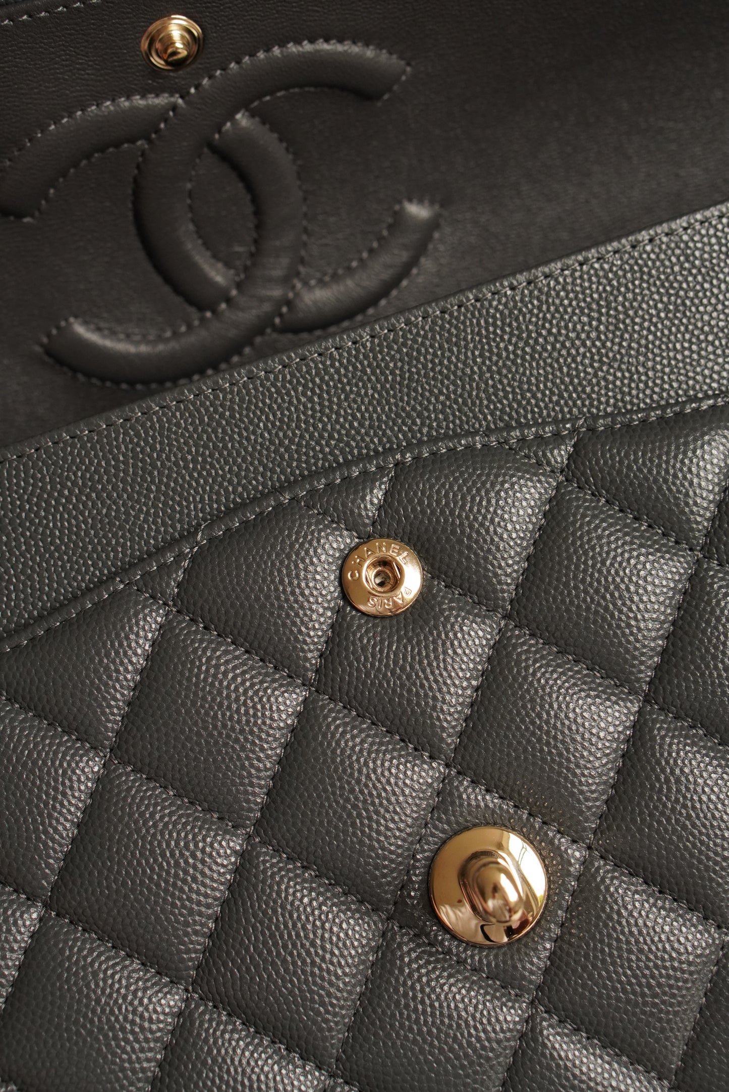 CHANEL CLASSIC 21B MEDIUM DOUBLE FLAP | DARK GREY