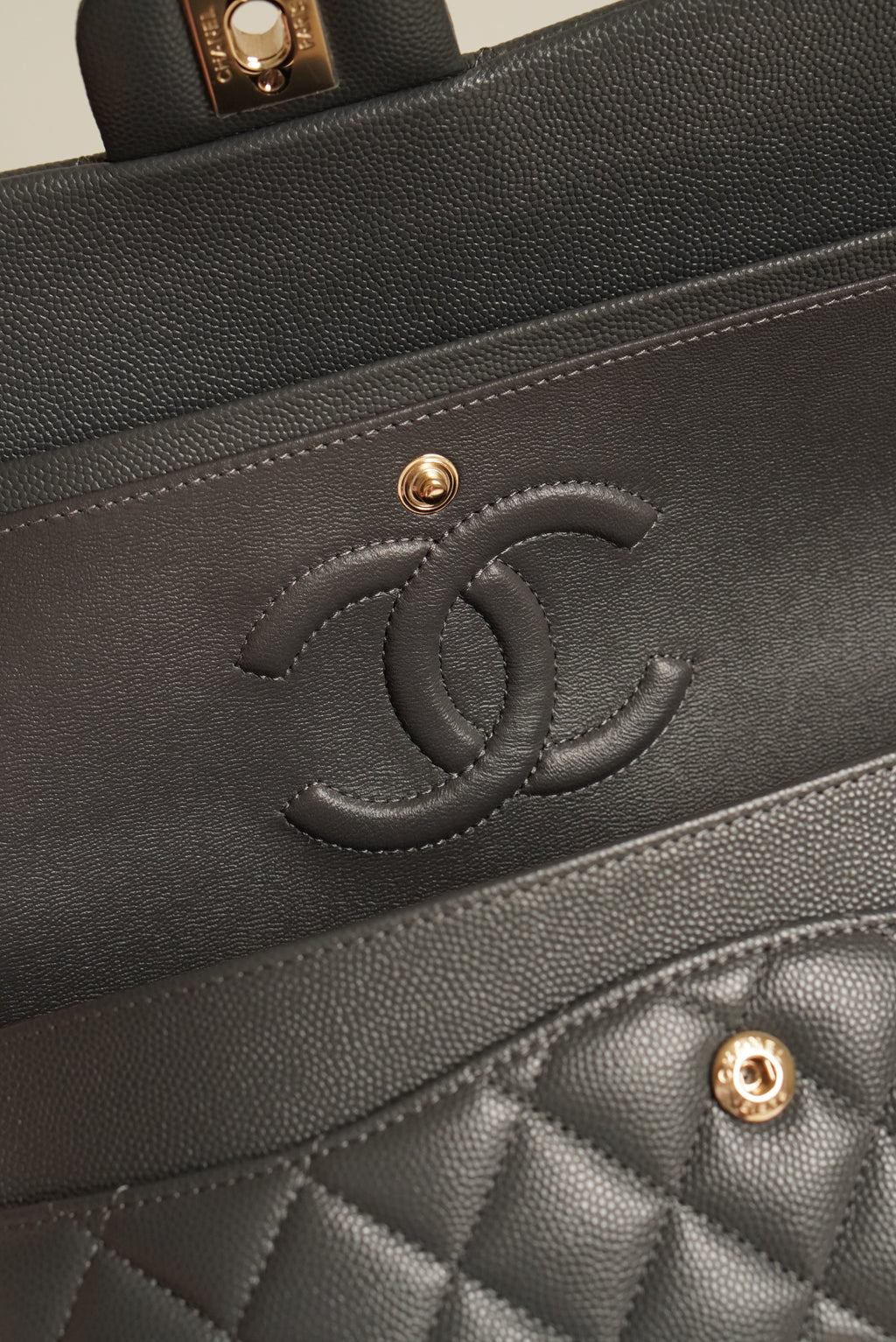 CHANEL CLASSIC 21B MEDIUM DOUBLE FLAP | DARK GREY
