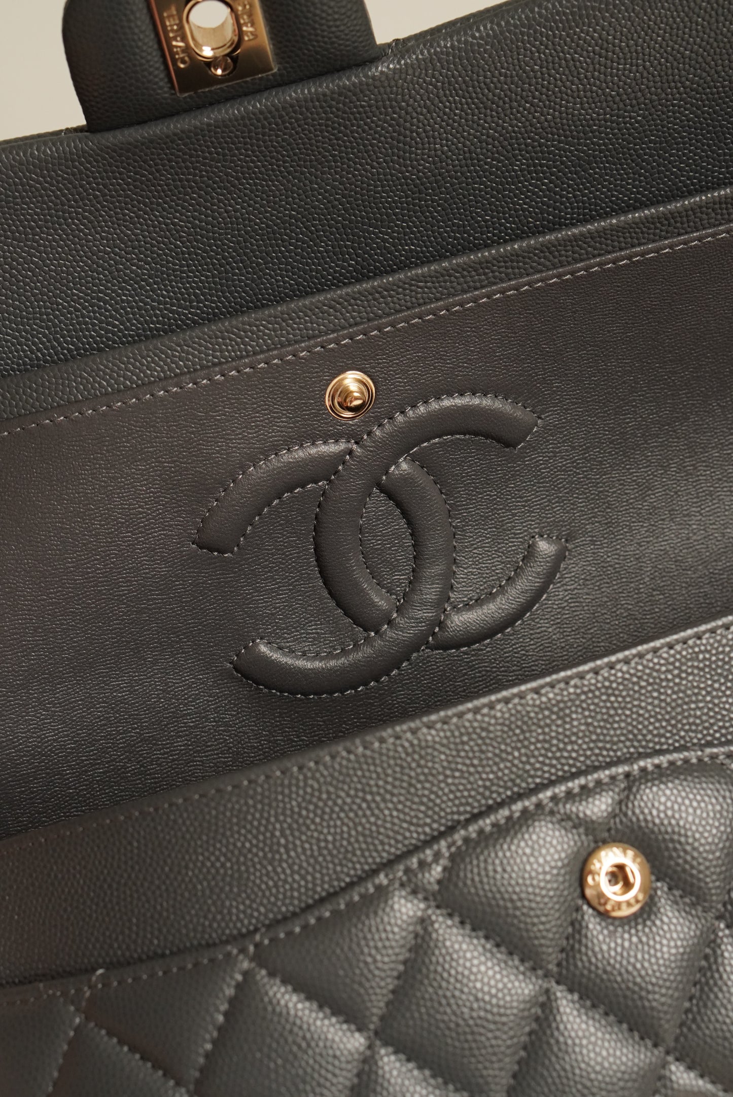 CHANEL CLASSIC 21B MEDIUM DOUBLE FLAP | DARK GREY