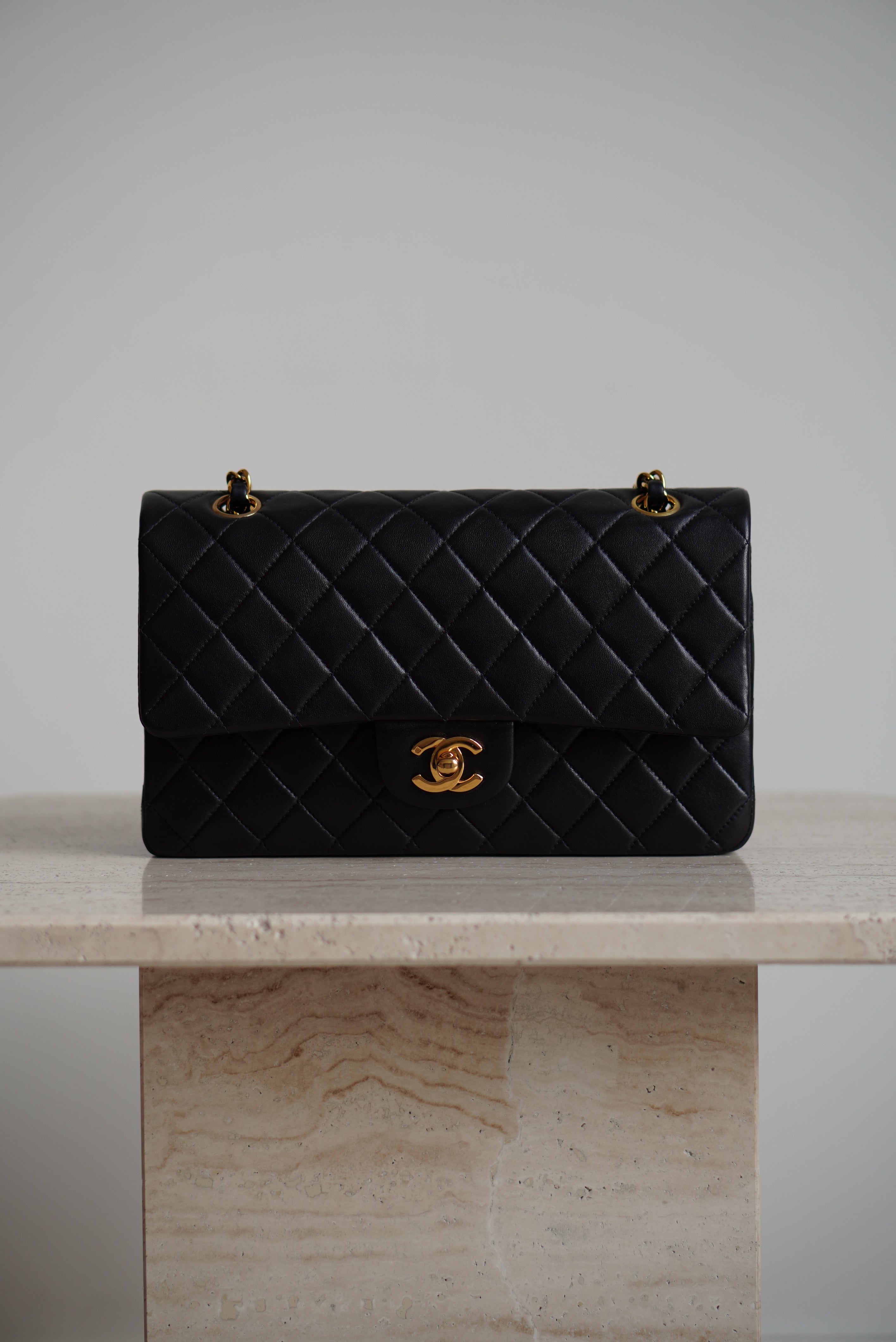 CHANEL CLASSIC MEDIUM DOUBLE FLAP