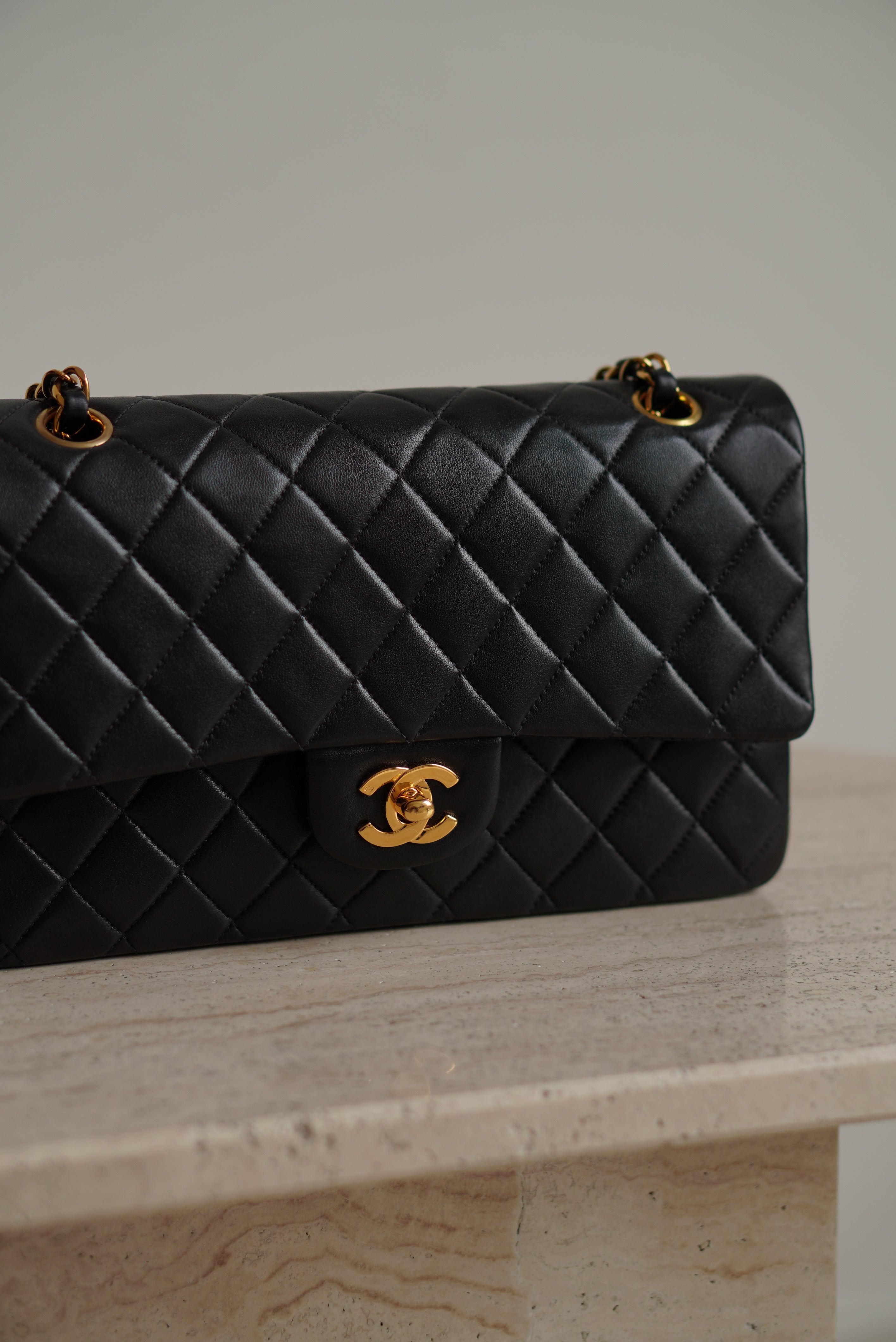 CHANEL CLASSIC MEDIUM DOUBLE FLAP