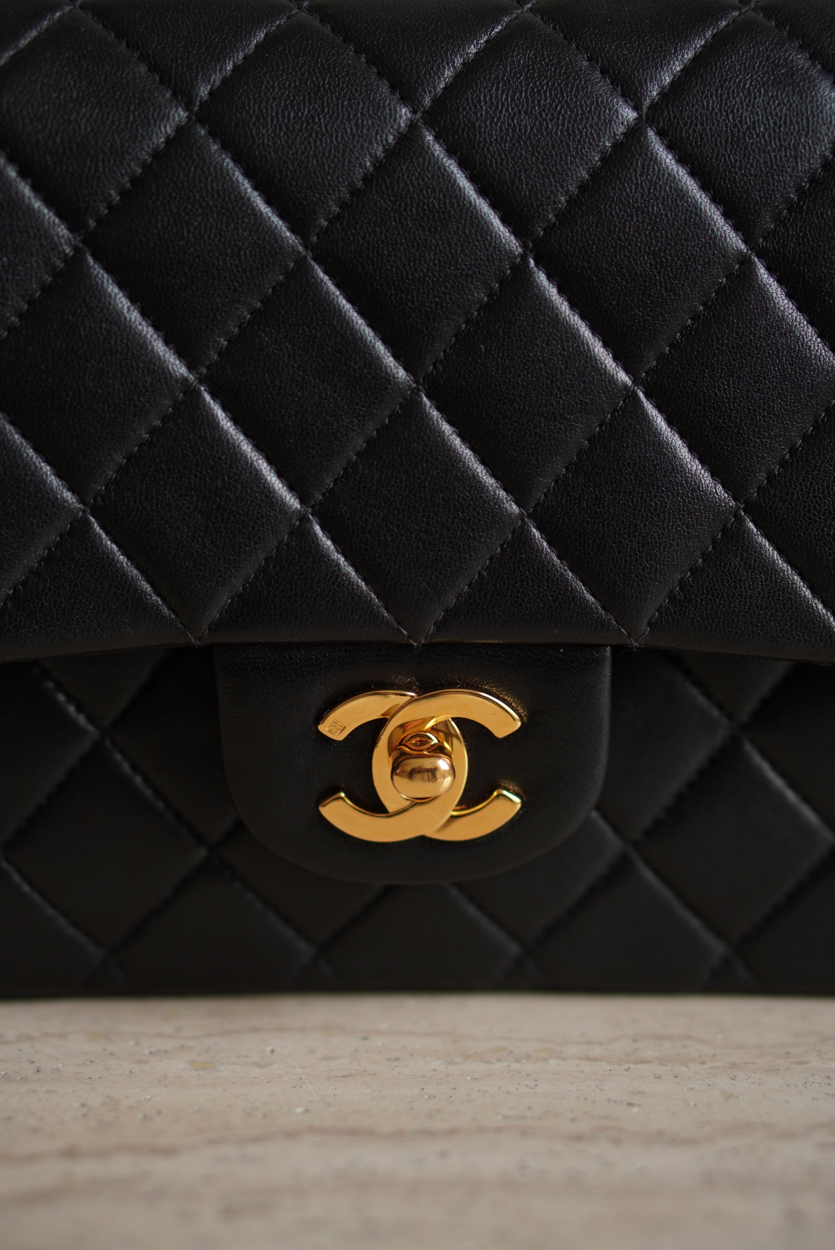 CHANEL CLASSIC MEDIUM DOUBLE FLAP