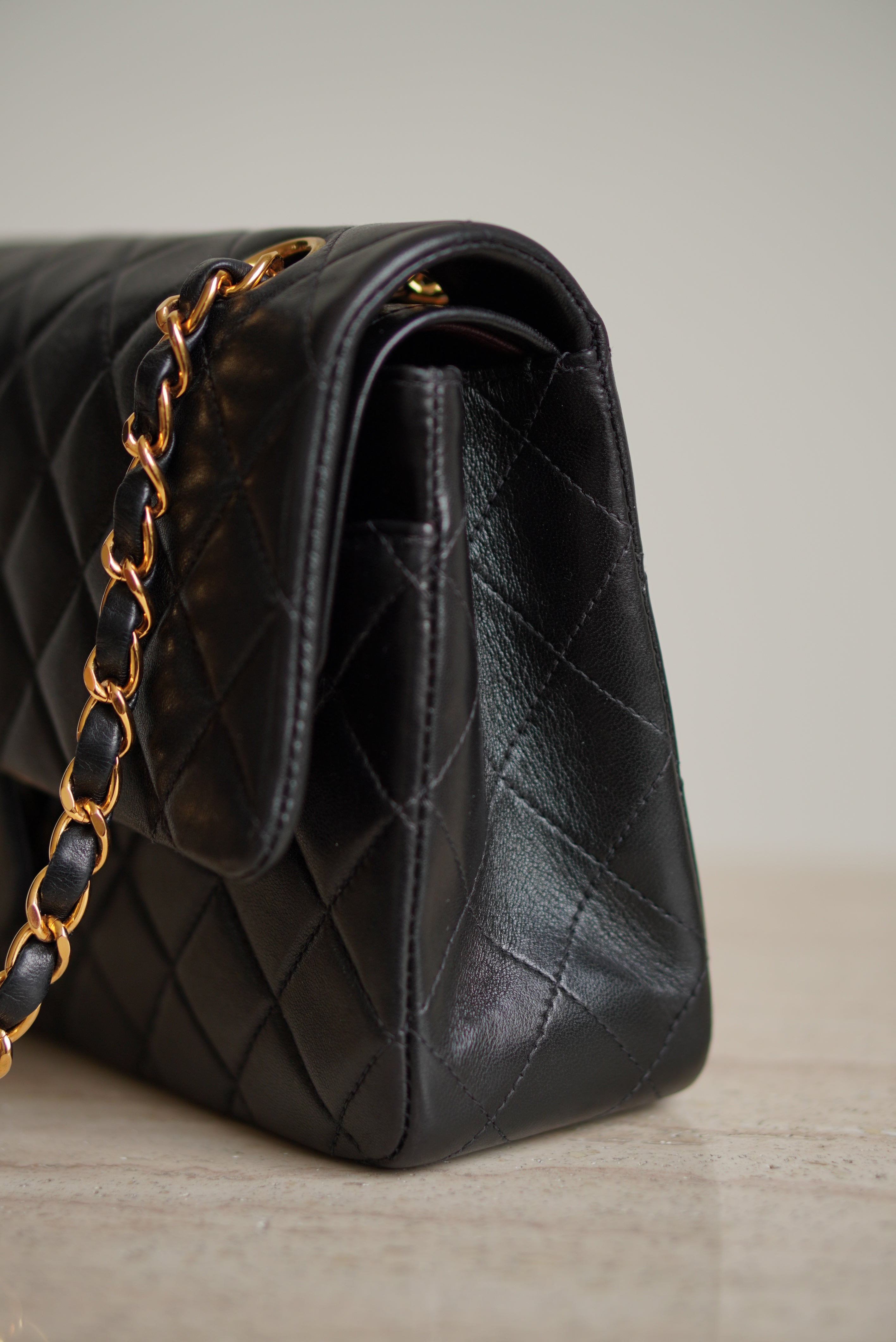 CHANEL CLASSIC MEDIUM DOUBLE FLAP