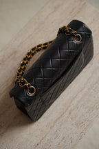 CHANEL CLASSIC MEDIUM DOUBLE FLAP