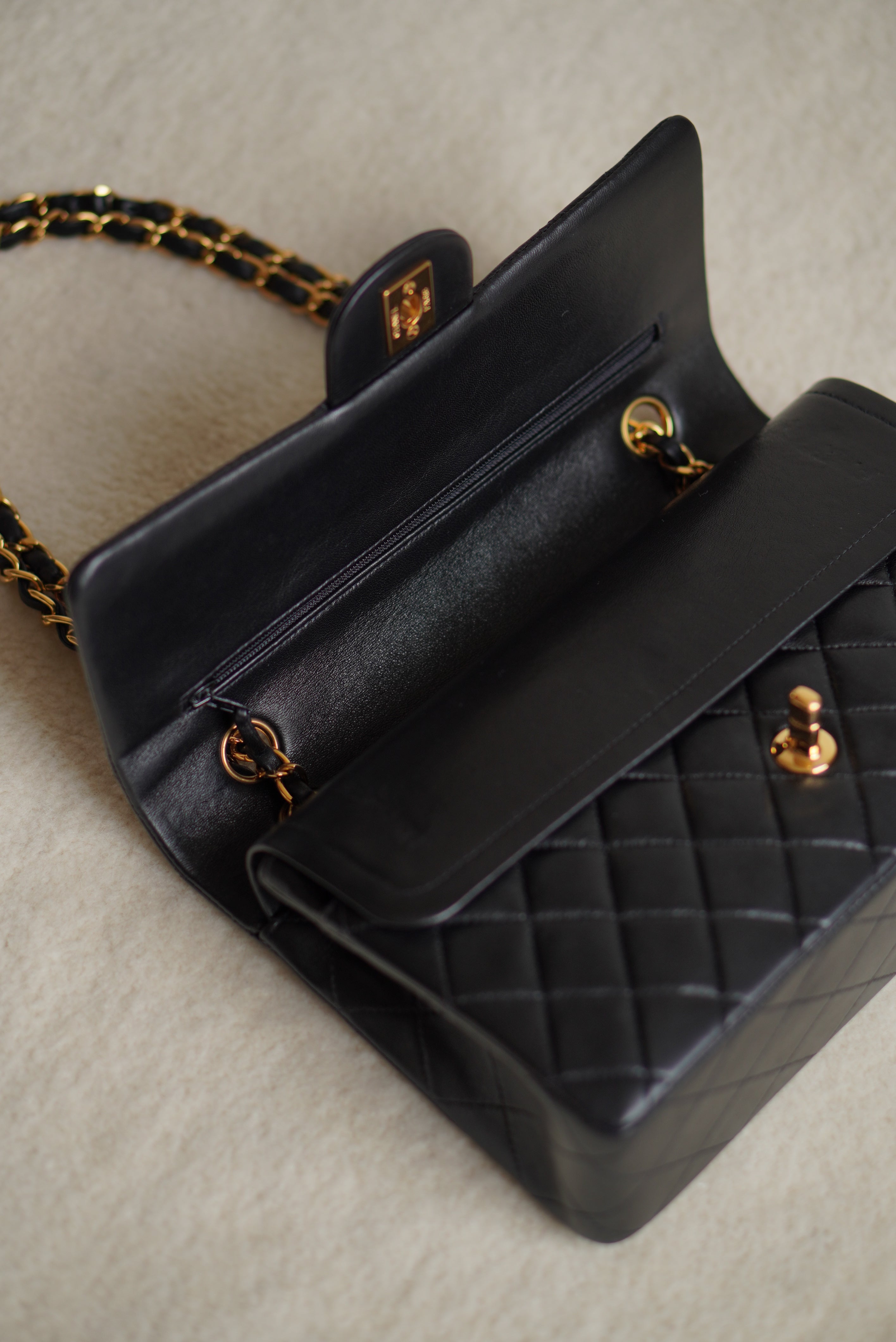 CHANEL CLASSIC MEDIUM DOUBLE FLAP