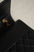 CHANEL CLASSIC MEDIUM DOUBLE FLAP