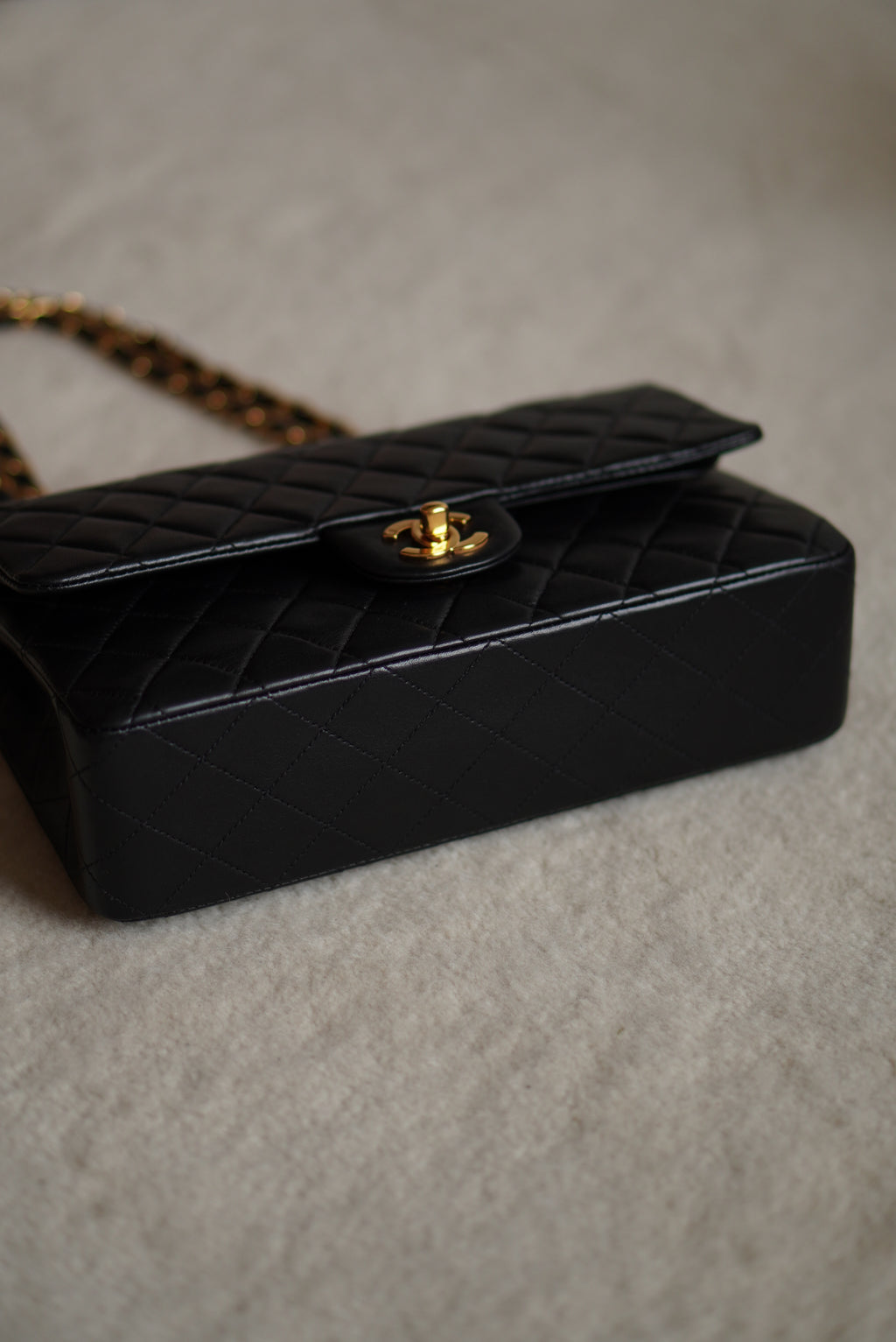 CHANEL CLASSIC MEDIUM DOUBLE FLAP
