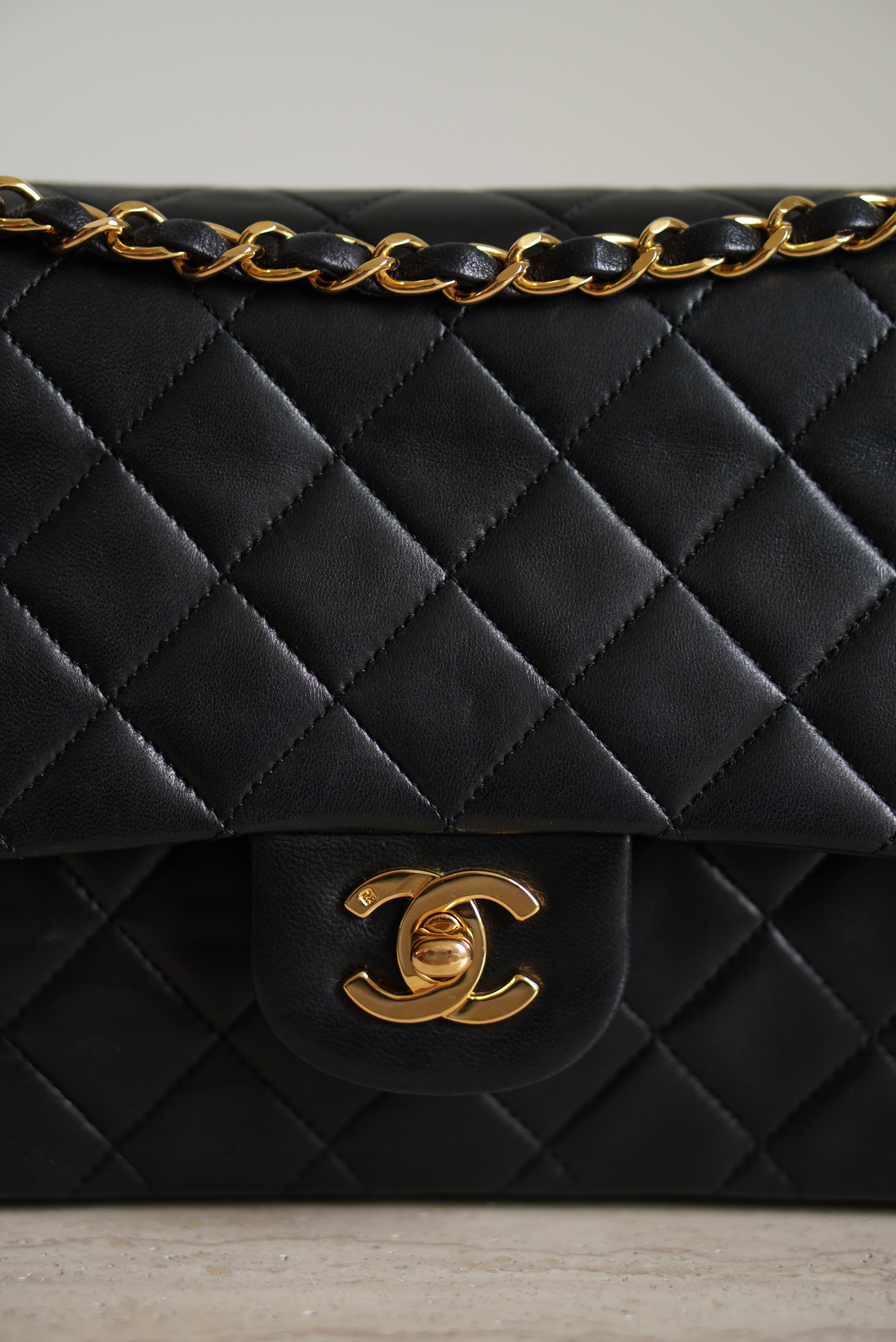 CHANEL CLASSIC MEDIUM DOUBLE FLAP