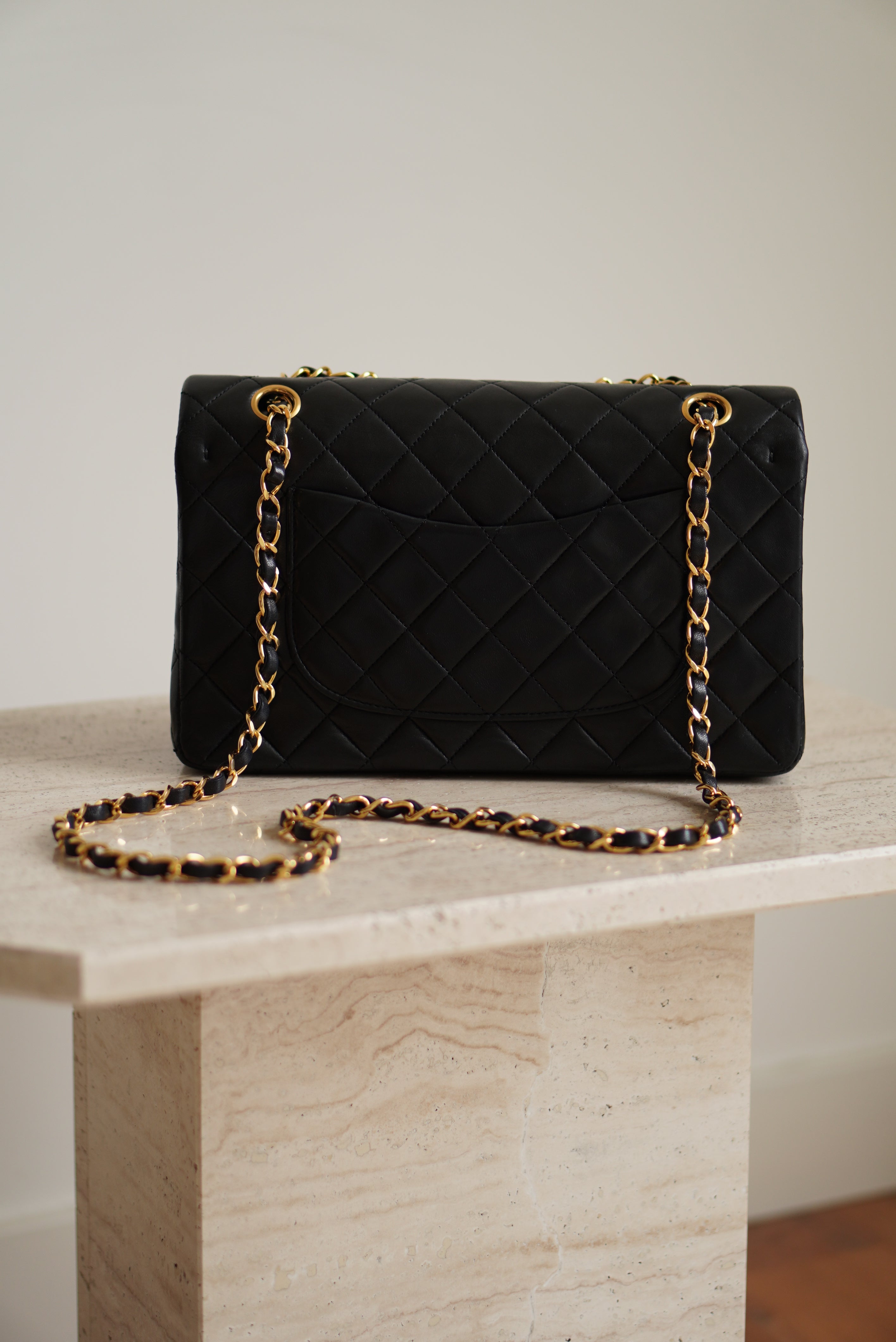CHANEL CLASSIC MEDIUM DOUBLE FLAP