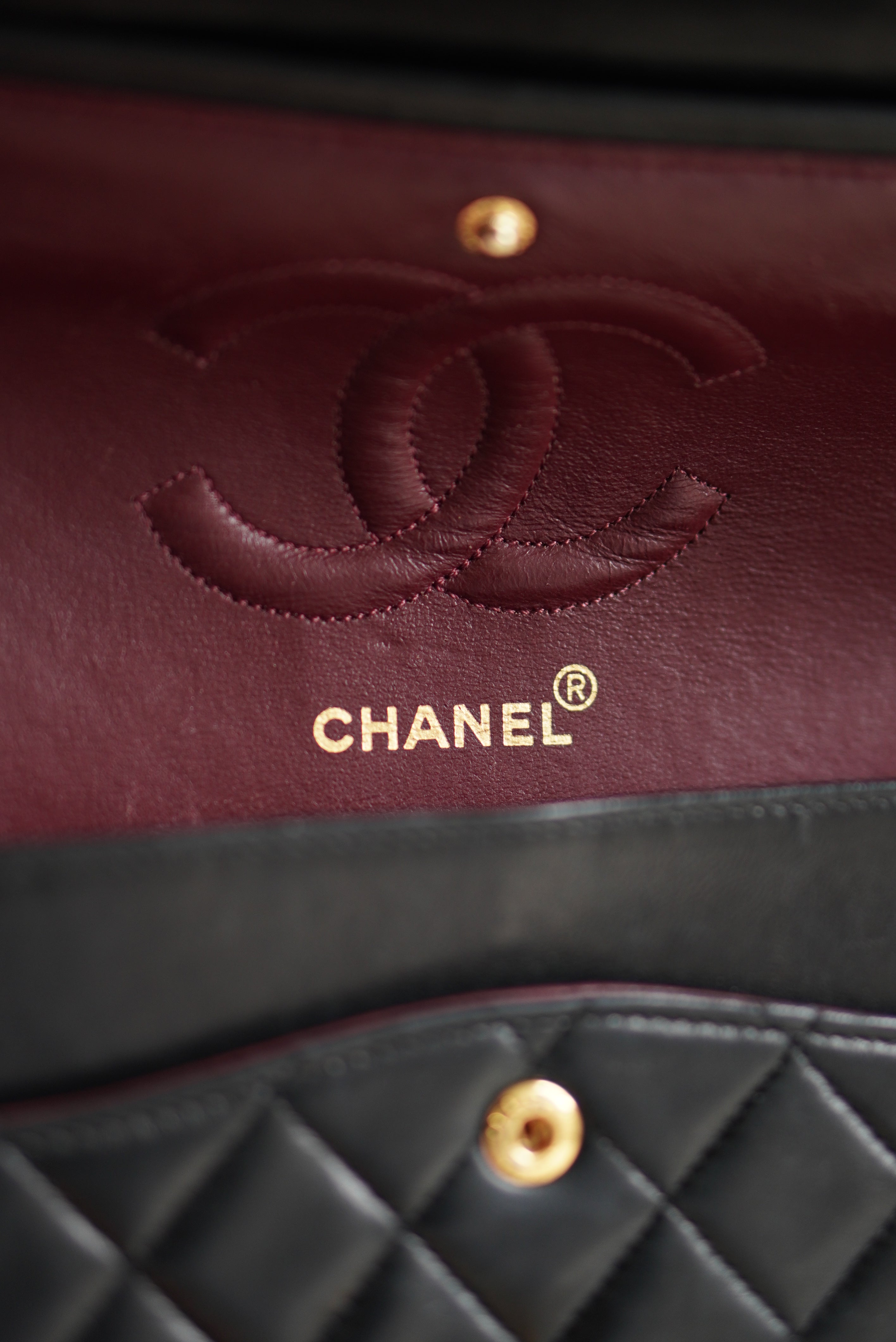 CHANEL CLASSIC MEDIUM DOUBLE FLAP