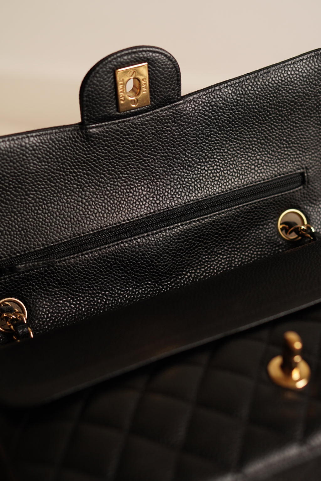 CHANEL CLASSIC MEDIUM DOUBLE FLAP